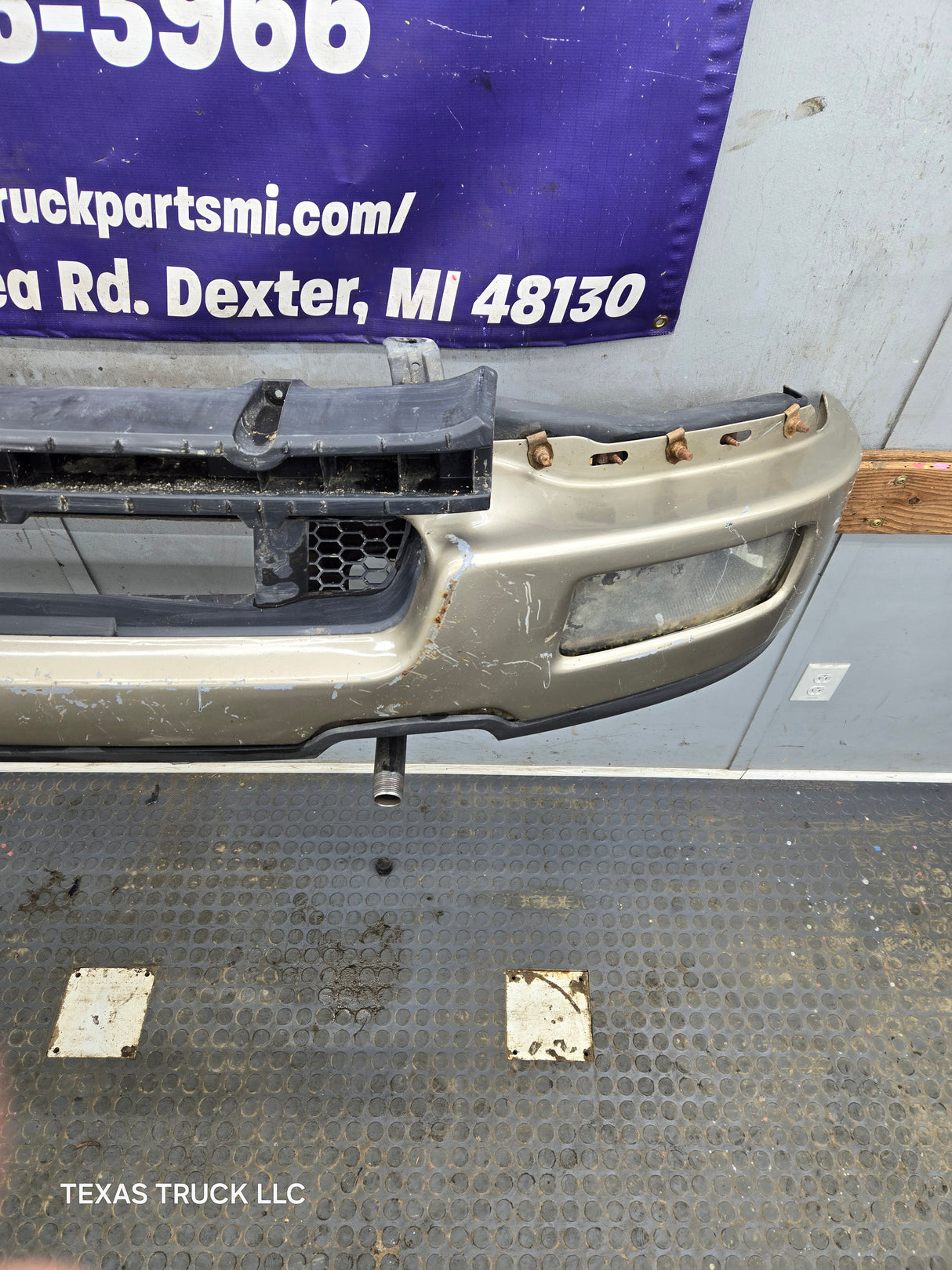 2004-2005 Ford F150 Front Bumper - Painted