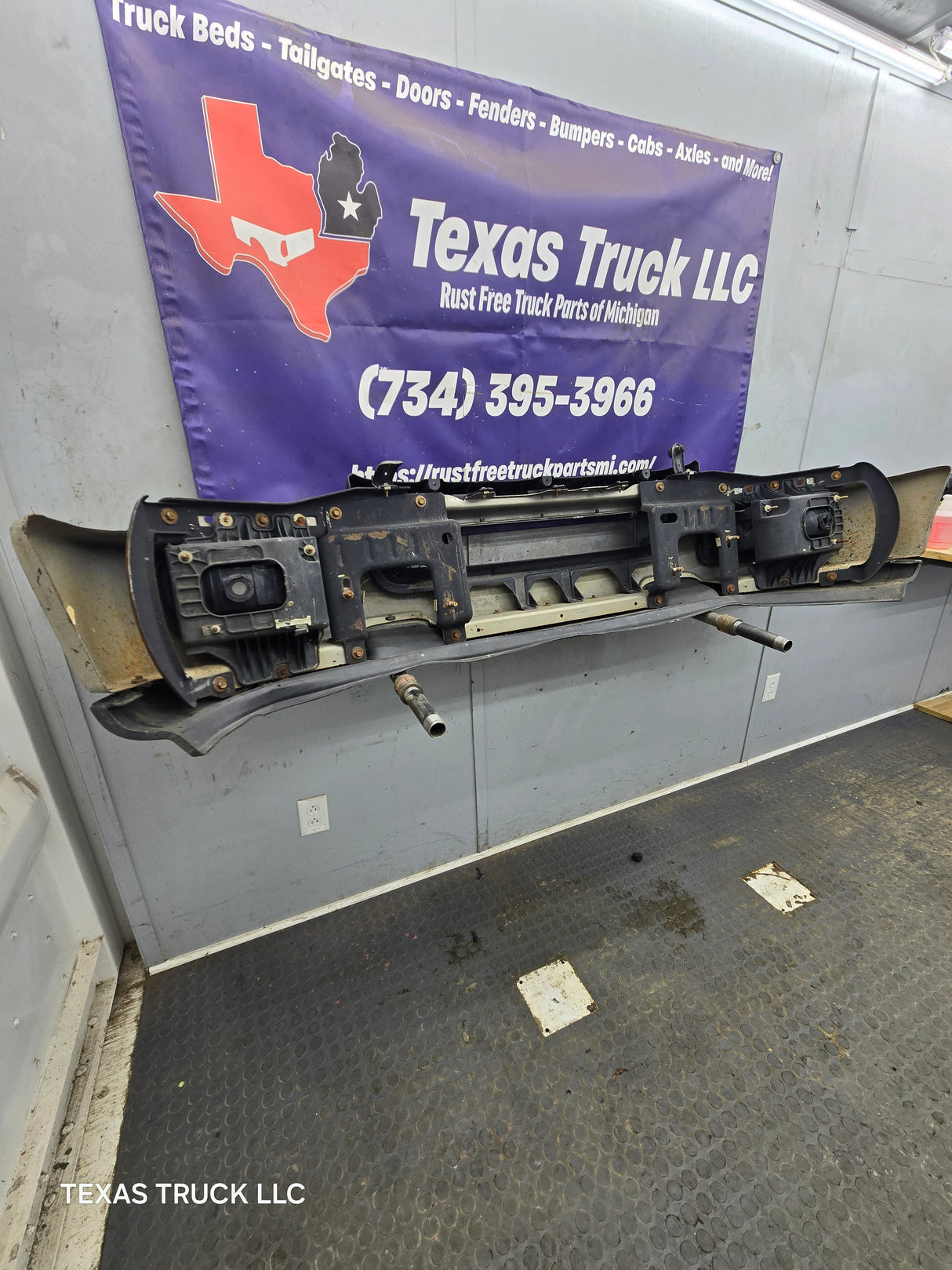 2004-2005 Ford F150 Front Bumper - Painted