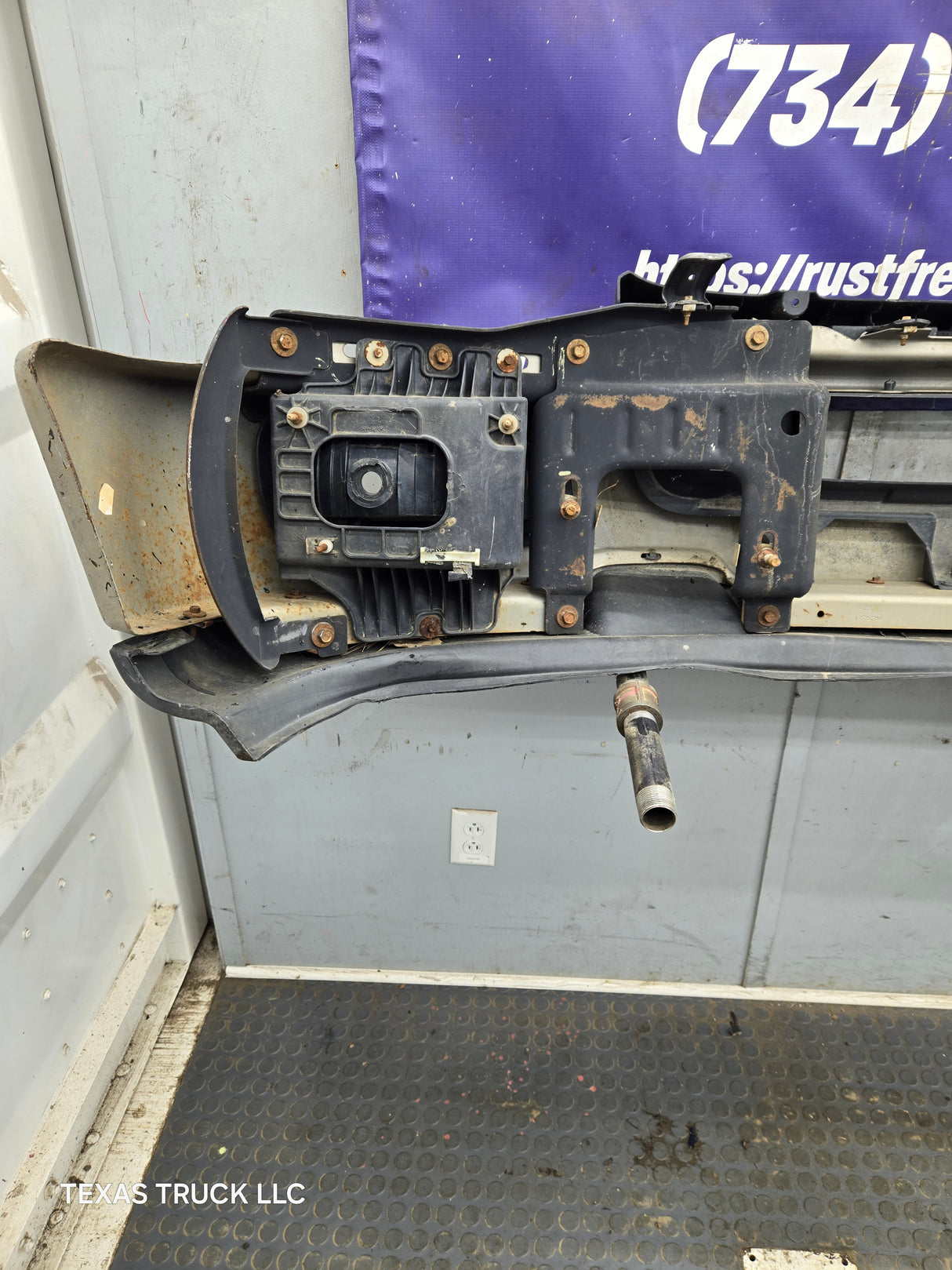 2004-2005 Ford F150 Front Bumper - Painted
