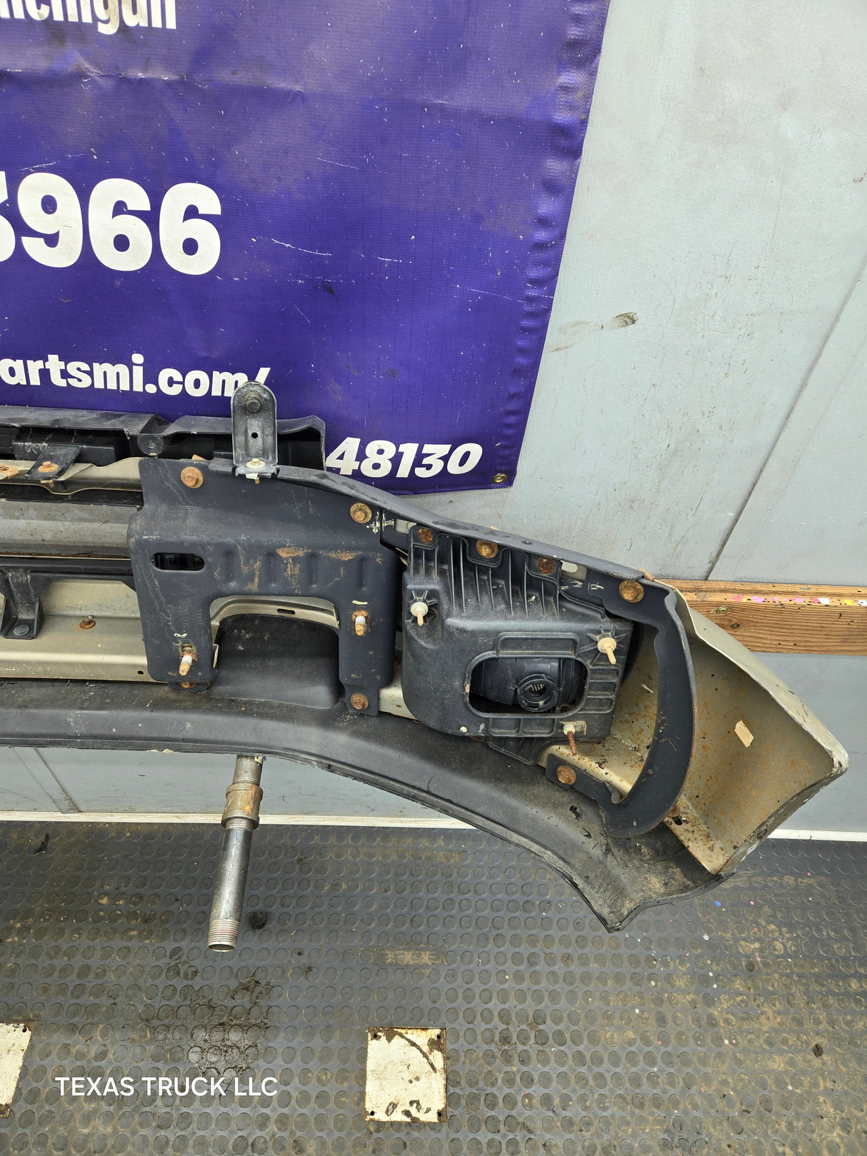 2004-2005 Ford F150 Front Bumper - Painted