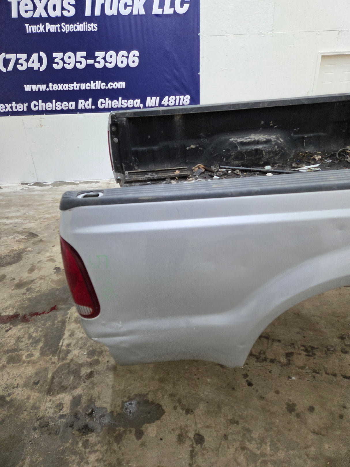 1999-2010 Ford Super Duty F250 F350 6' 9" Short Truck Bed