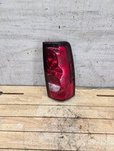 2003-2007 Chevrolet Silverado 1500 2500 3500 HD RH Passenger Side Tail Light