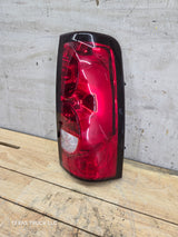 2003-2007 Chevrolet Silverado 1500 2500 3500 HD RH Passenger Side Tail Light