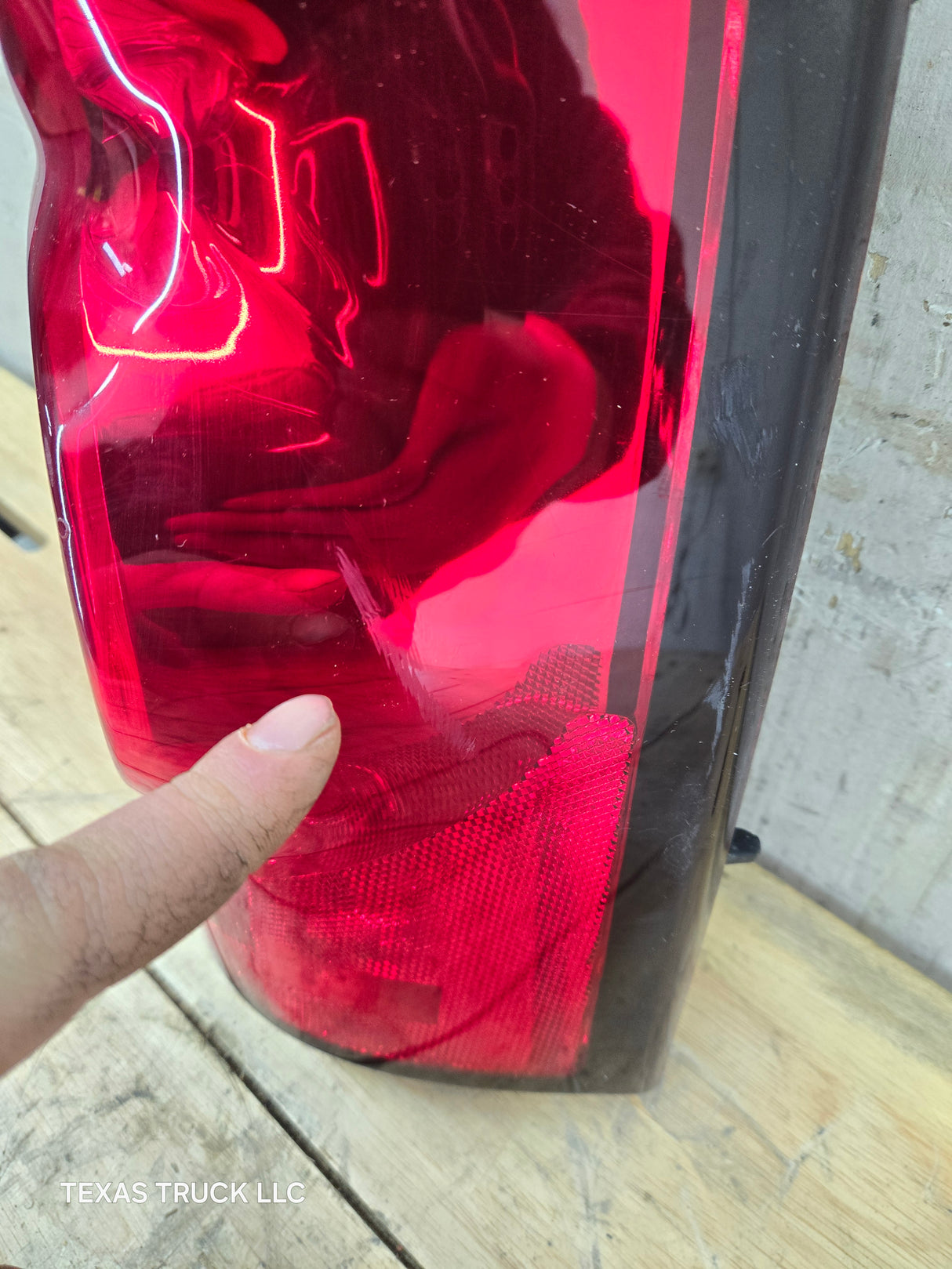 2003-2007 Chevrolet Silverado 1500 2500 3500 HD RH Passenger Side Tail Light