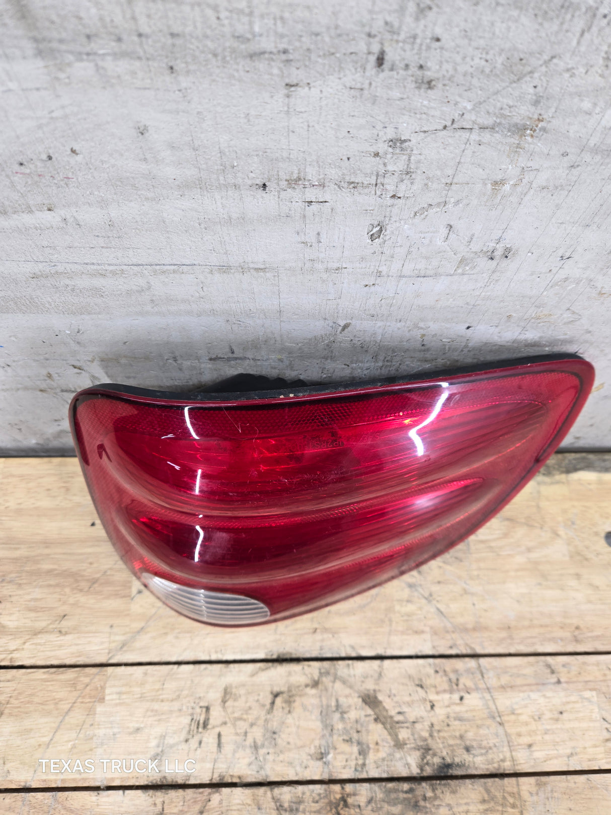 1997-2003 Ford F150 5' 6" Short Truck Bed Tail Light Driver Side LH