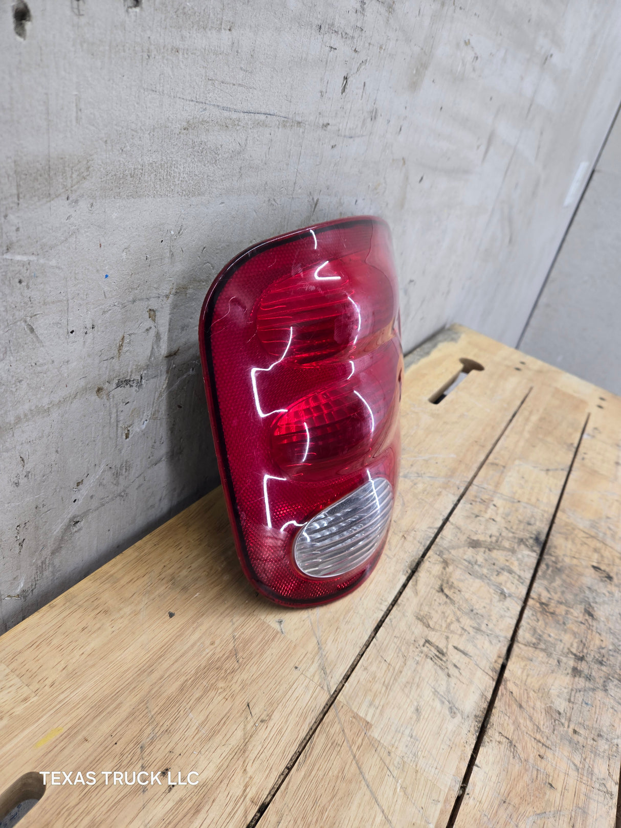 1997-2003 Ford F150 5' 6" Short Truck Bed Tail Light Driver Side LH