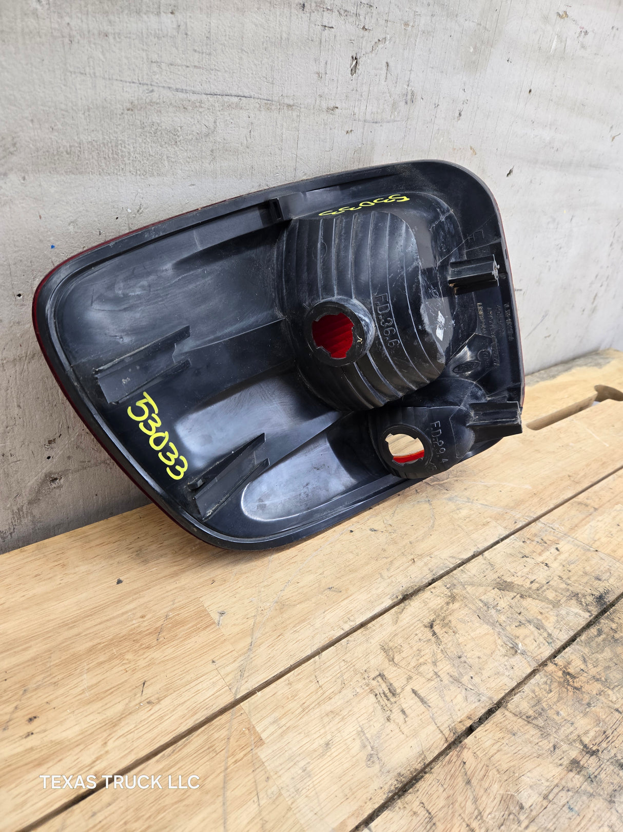 1997-2003 Ford F150 5' 6" Short Truck Bed Tail Light Driver Side LH