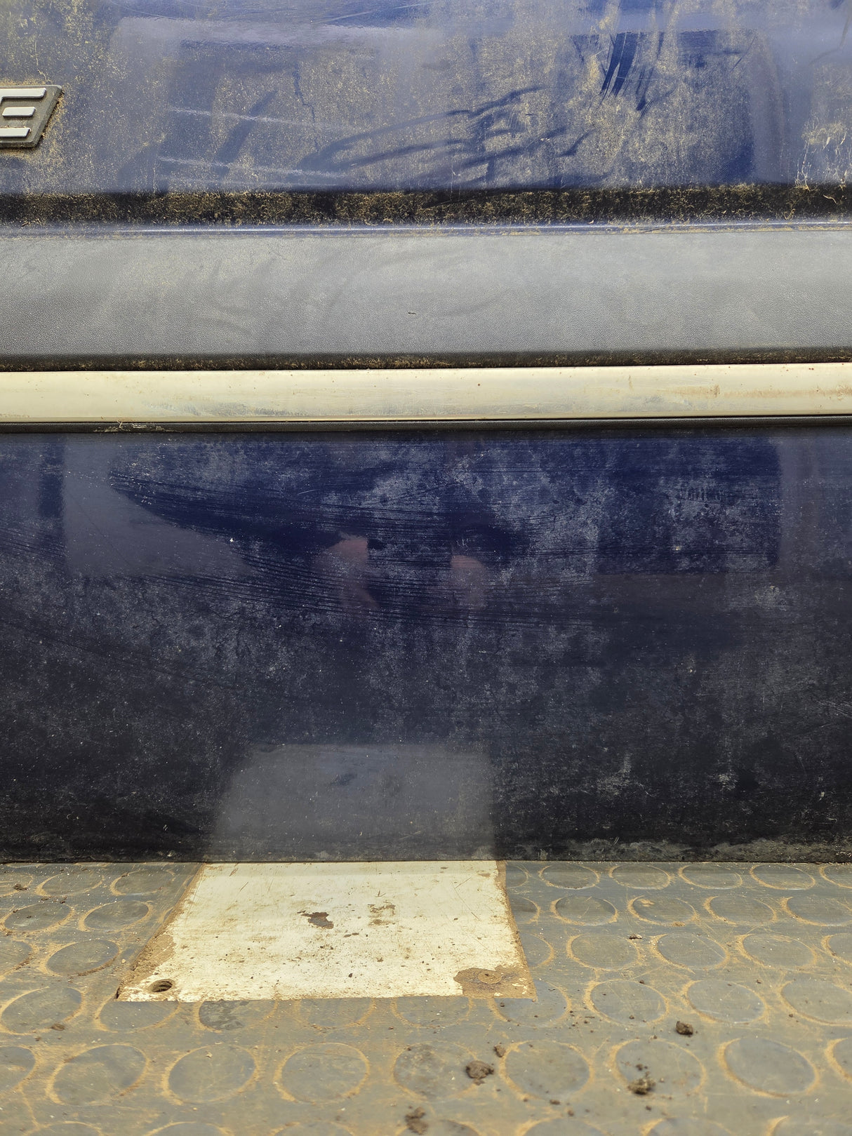 1999-2006 Chevrolet Silverado / GMC Sierra 1500 2500 3500 HD Front Driver Side Door LH