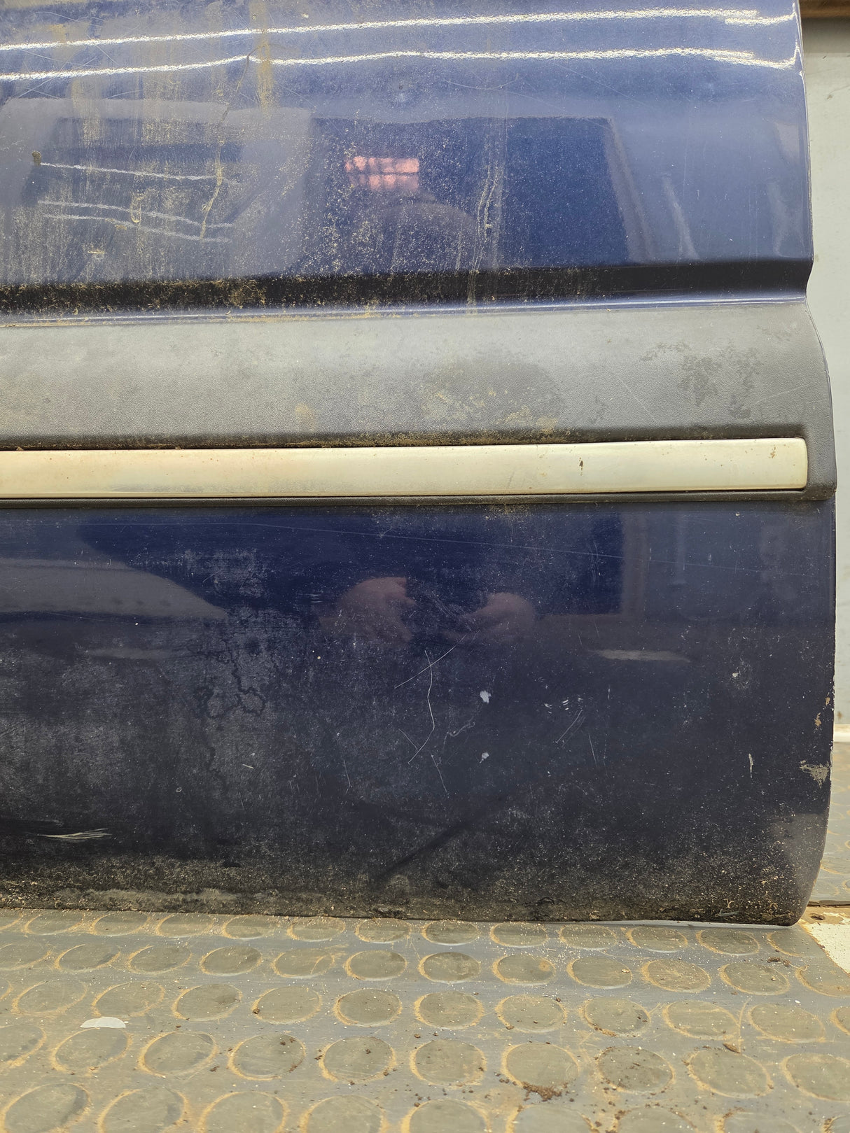 1999-2006 Chevrolet Silverado / GMC Sierra 1500 2500 3500 HD Front Driver Side Door LH