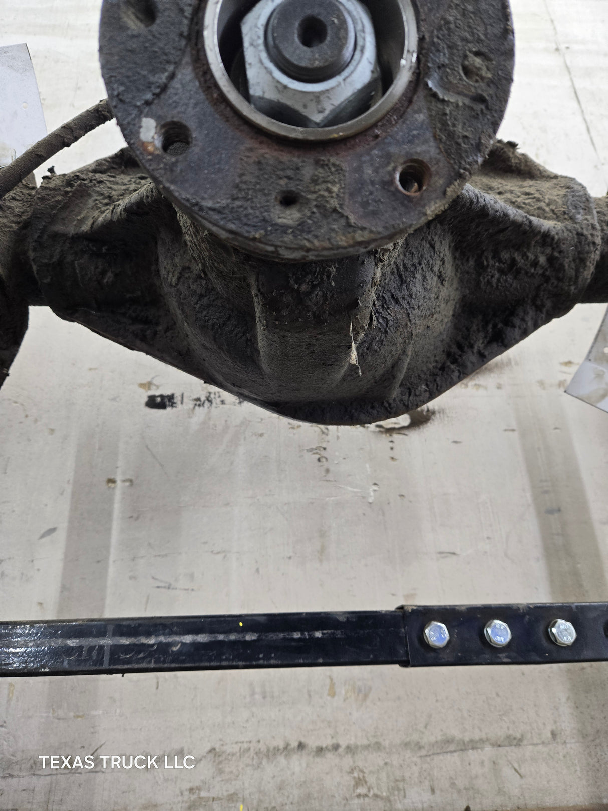 2013-2016 Ford Super Duty F350 Cab Chassis Rear Axle 4.10 Gear Ratio Rear End 237k miles