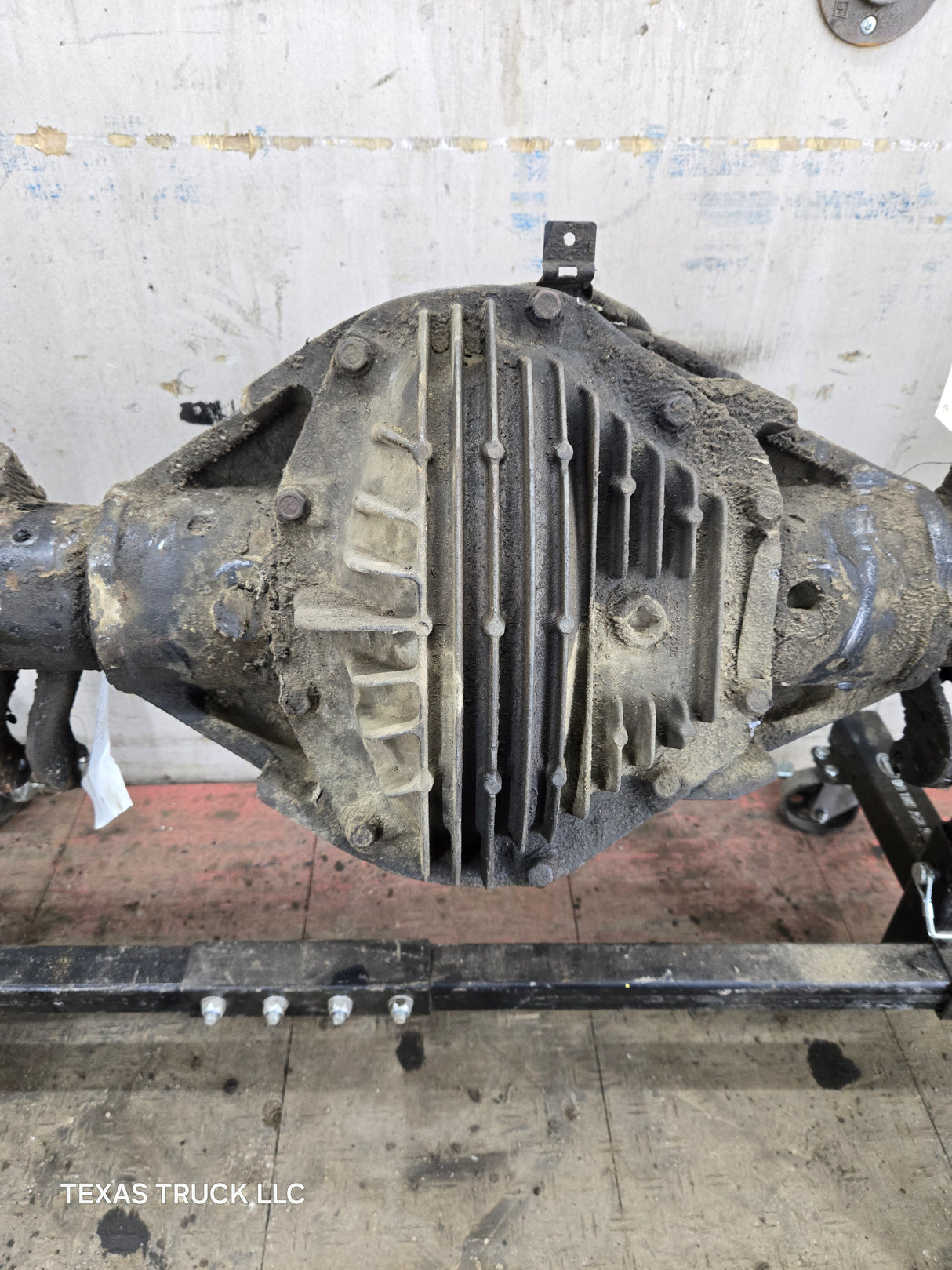 2013-2016 Ford Super Duty F350 Cab Chassis Rear Axle 4.10 Gear Ratio Rear End 237k miles