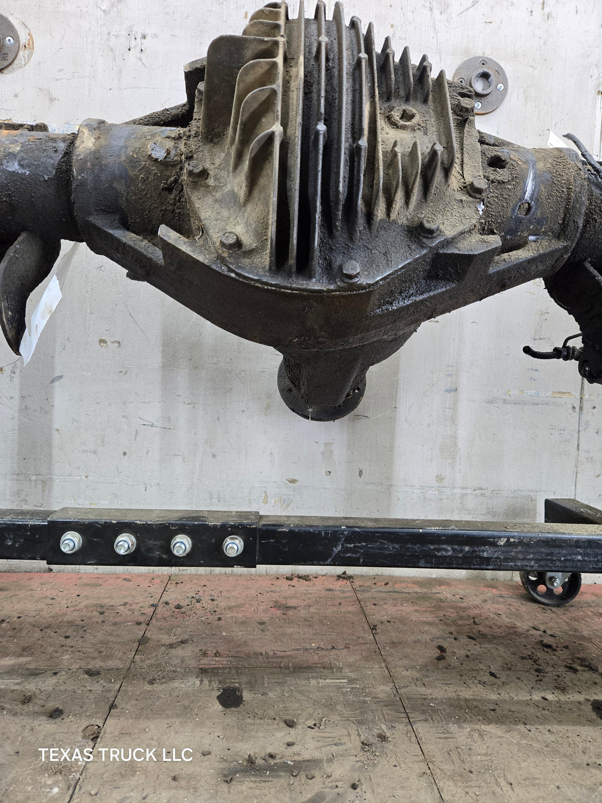 2013-2016 Ford Super Duty F350 Cab Chassis Rear Axle 4.10 Gear Ratio Rear End 237k miles
