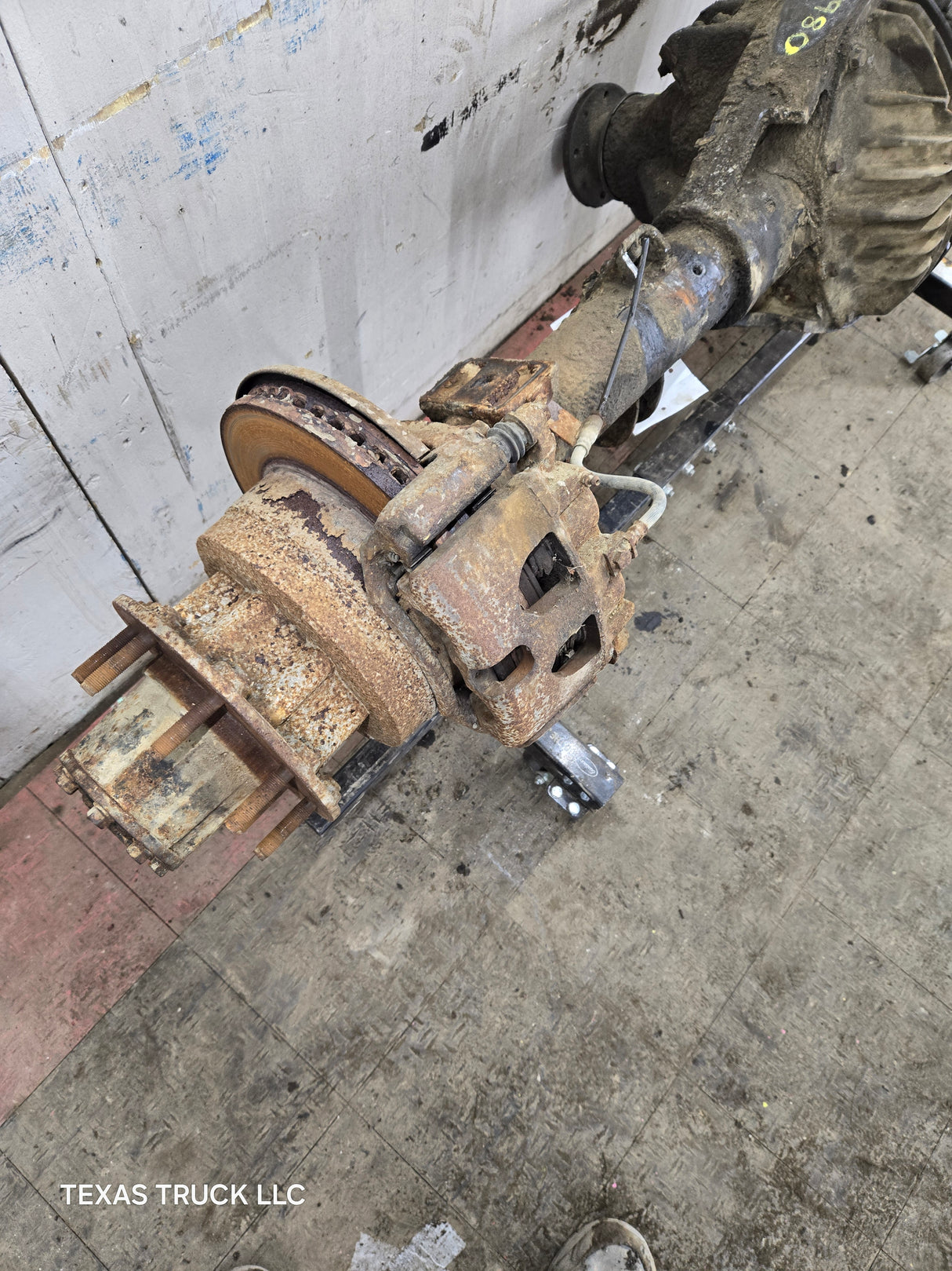 2013-2016 Ford Super Duty F350 Cab Chassis Rear Axle 4.10 Gear Ratio Rear End 237k miles