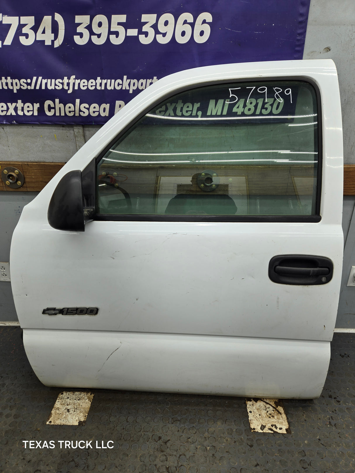 1999-2006 Chevrolet Silverado / GMC Sierra 1500 2500 3500 HD Front Driver Side Door LH