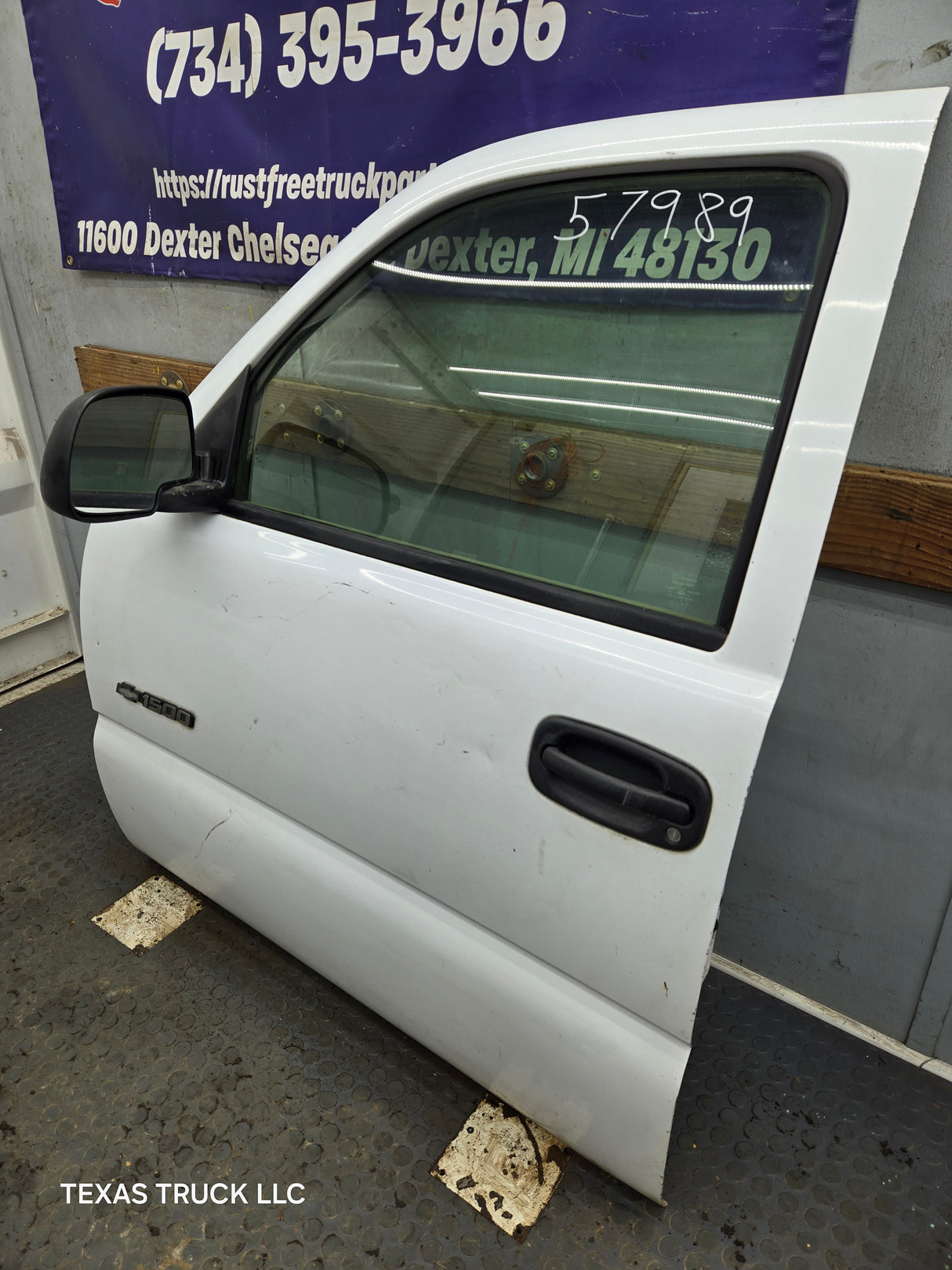 1999-2006 Chevrolet Silverado / GMC Sierra 1500 2500 3500 HD Front Driver Side Door LH