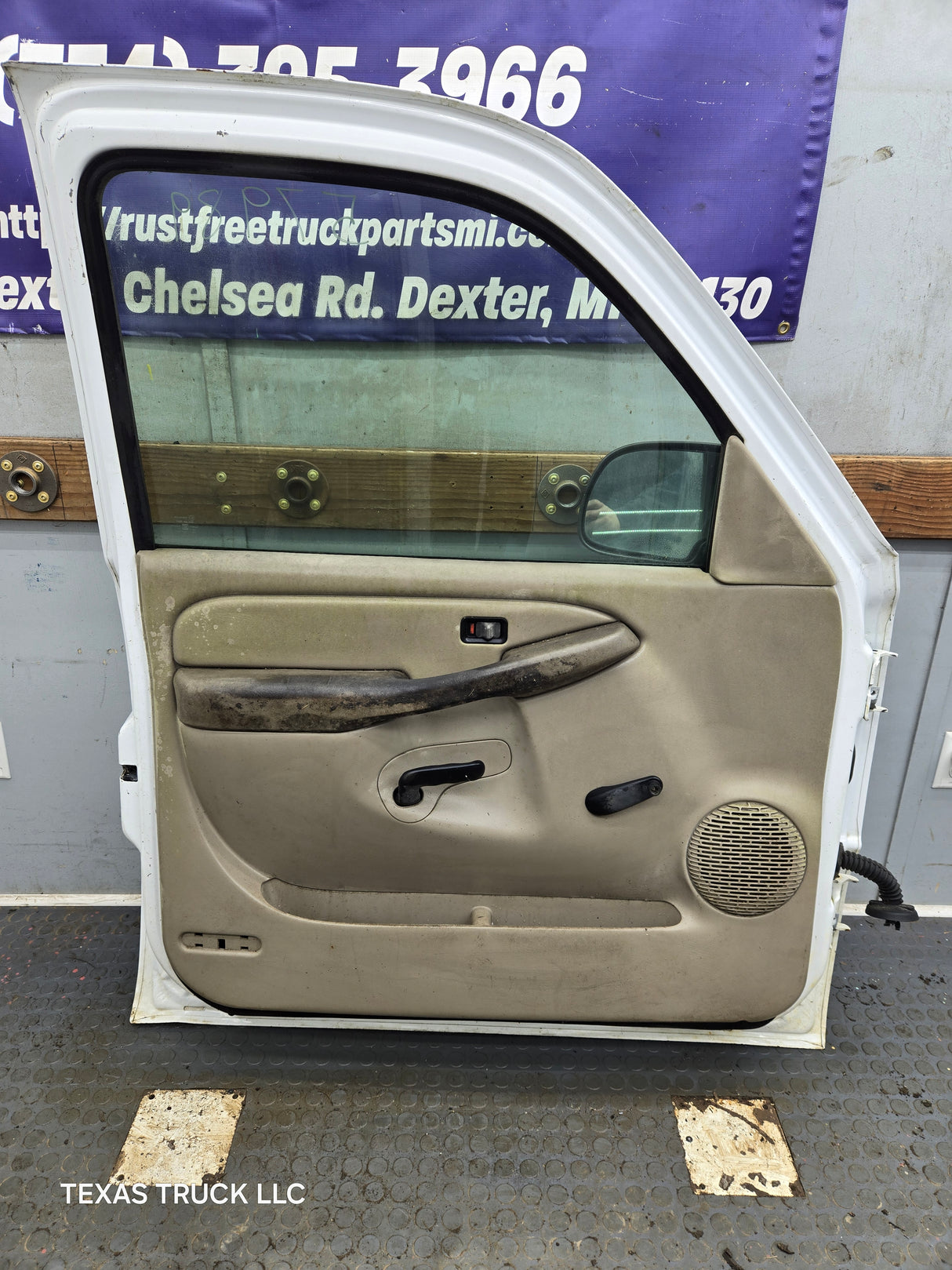 1999-2006 Chevrolet Silverado / GMC Sierra 1500 2500 3500 HD Front Driver Side Door LH