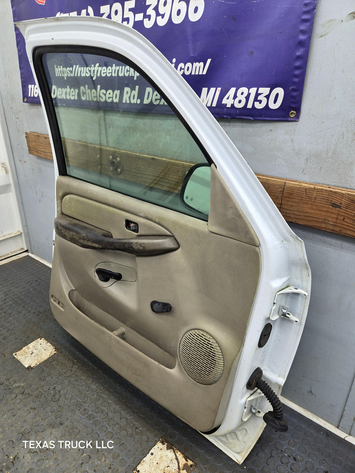 1999-2006 Chevrolet Silverado / GMC Sierra 1500 2500 3500 HD Front Driver Side Door LH