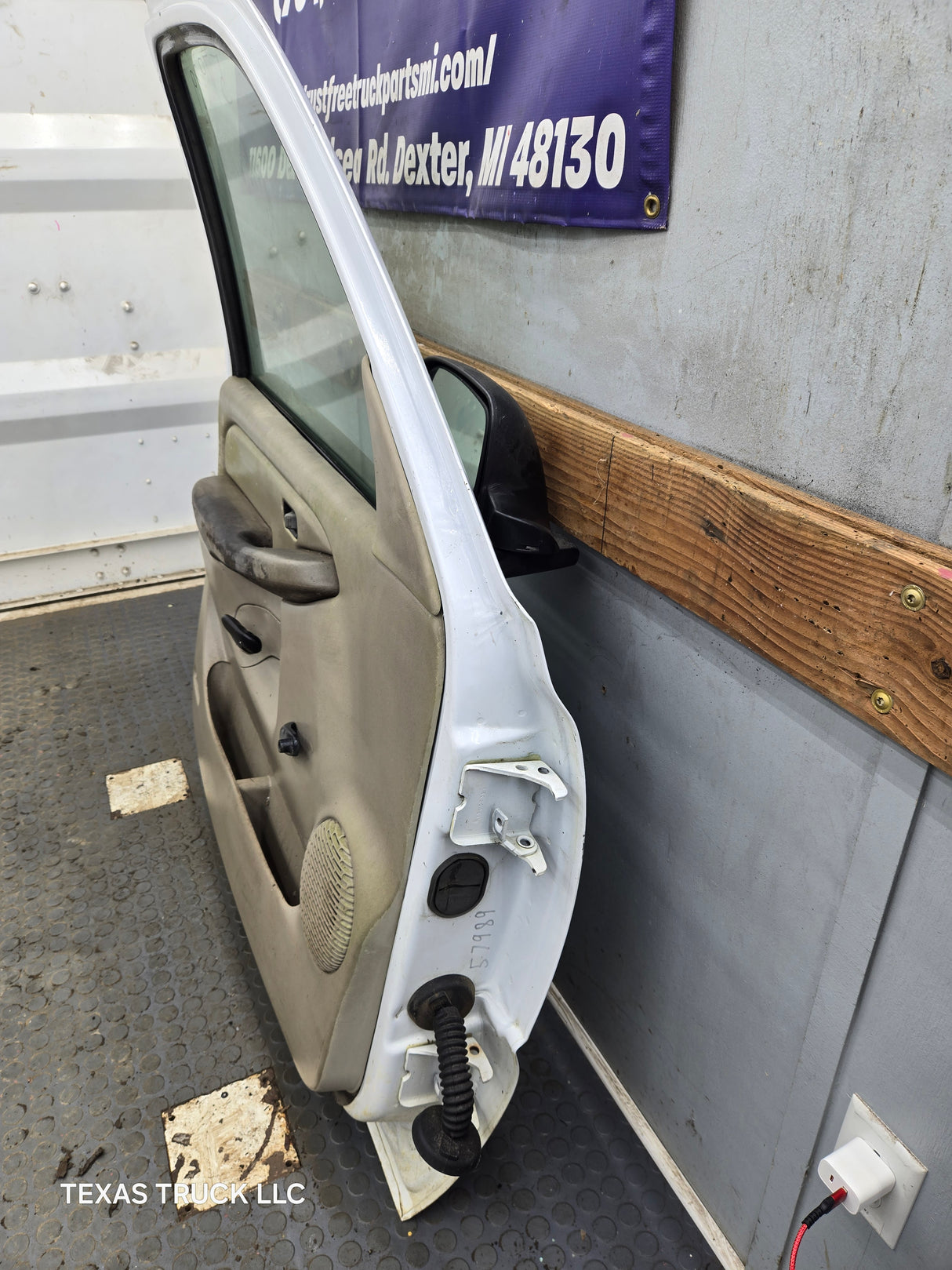 1999-2006 Chevrolet Silverado / GMC Sierra 1500 2500 3500 HD Front Driver Side Door LH