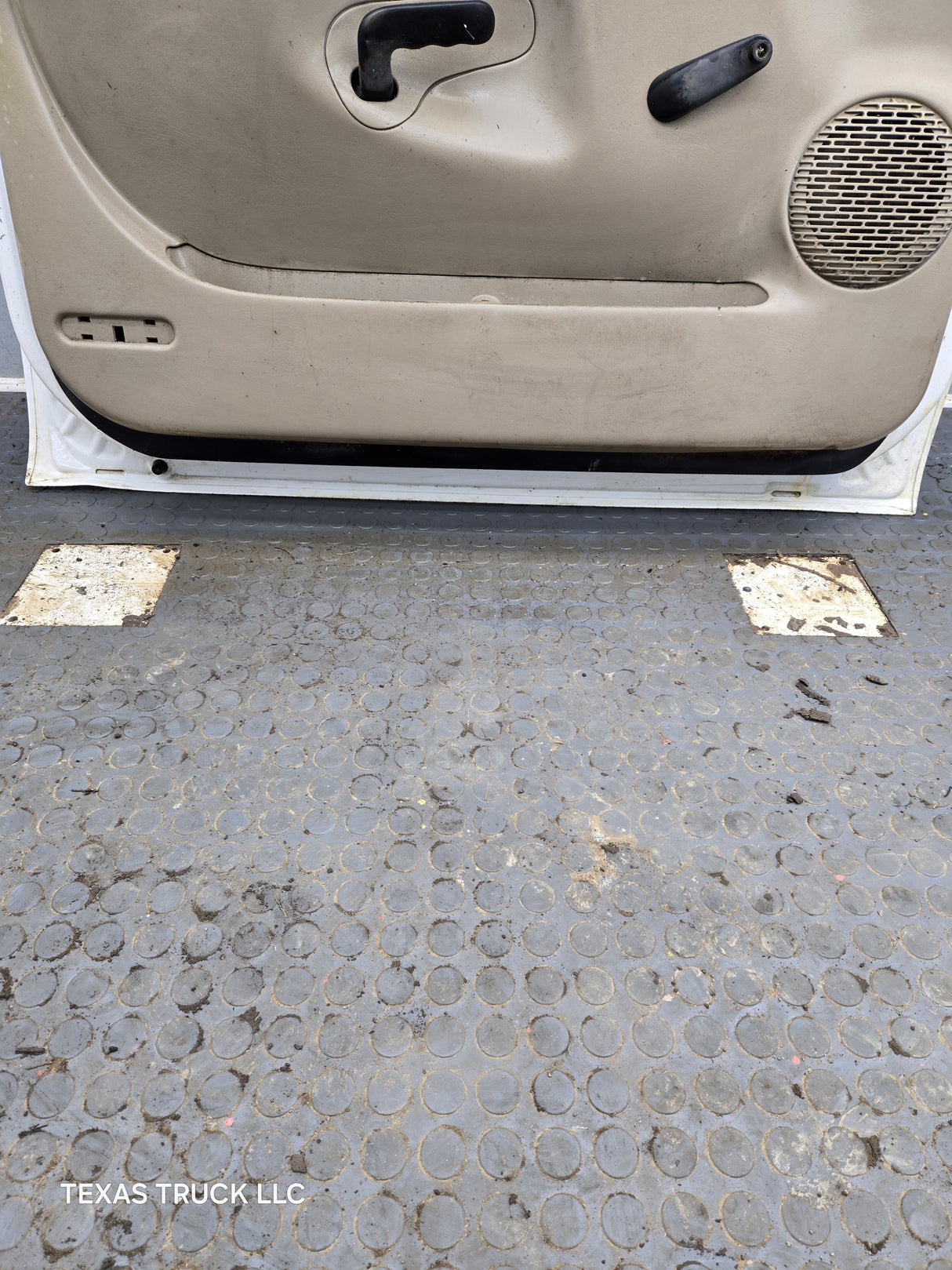 1999-2006 Chevrolet Silverado / GMC Sierra 1500 2500 3500 HD Front Driver Side Door LH