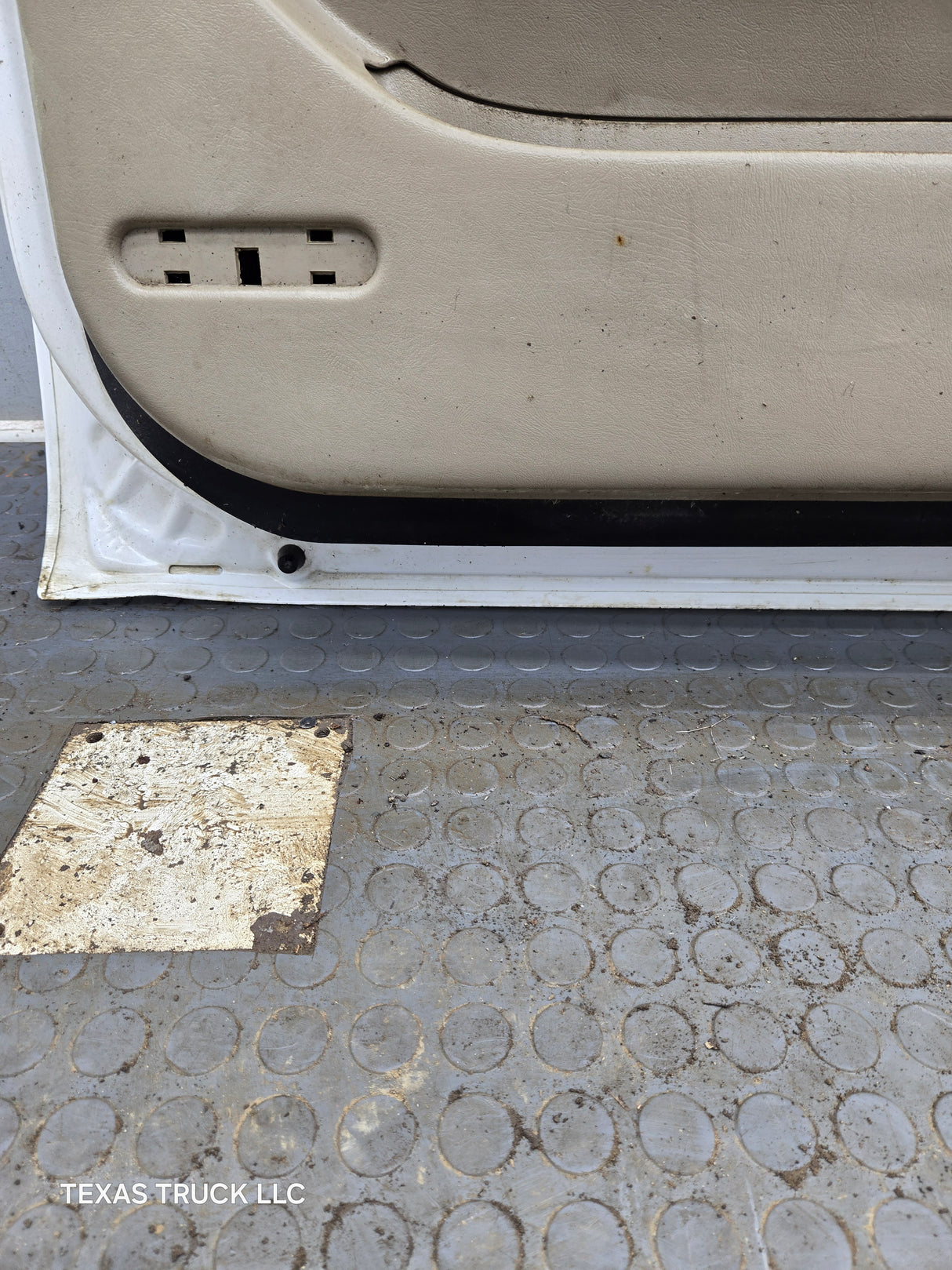 1999-2006 Chevrolet Silverado / GMC Sierra 1500 2500 3500 HD Front Driver Side Door LH