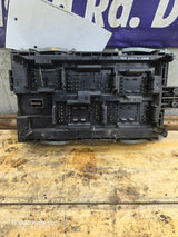 2007-2009 Chevrolet Silverado / GMC Sierra 1500 2500 3500 Engine Bay Fuse Box