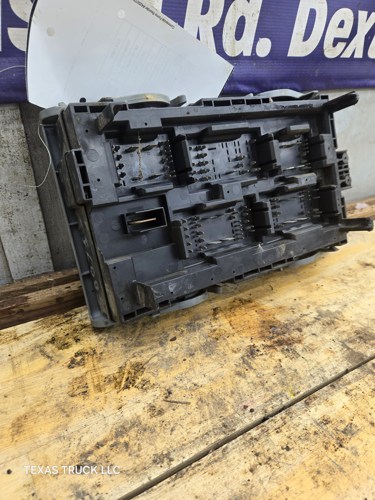 2007-2009 Chevrolet Silverado / GMC Sierra 1500 2500 3500 Engine Bay Fuse Box