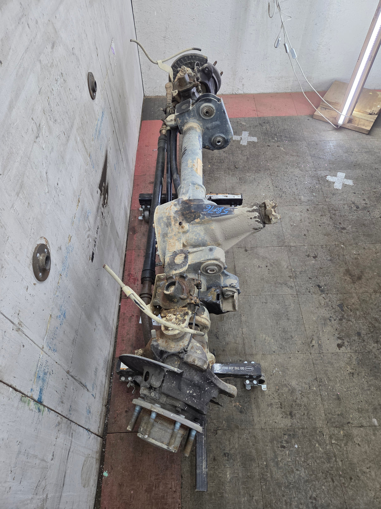 2013-2016 Ford Super Duty F250 F350 FRONT Axle 3.31 Gear Ratio