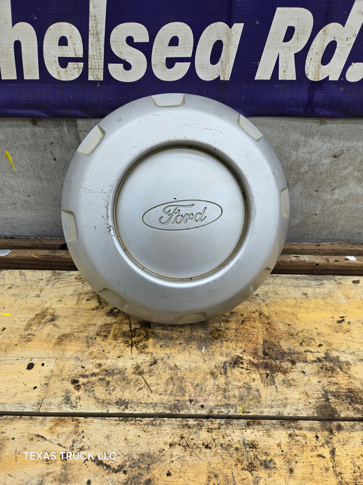 2008-2016 Ford Super Duty F250 F350 Hub Cap Center Cap SINGLE REAR WHEEL 8 LUG 5C34-1A096-CC
