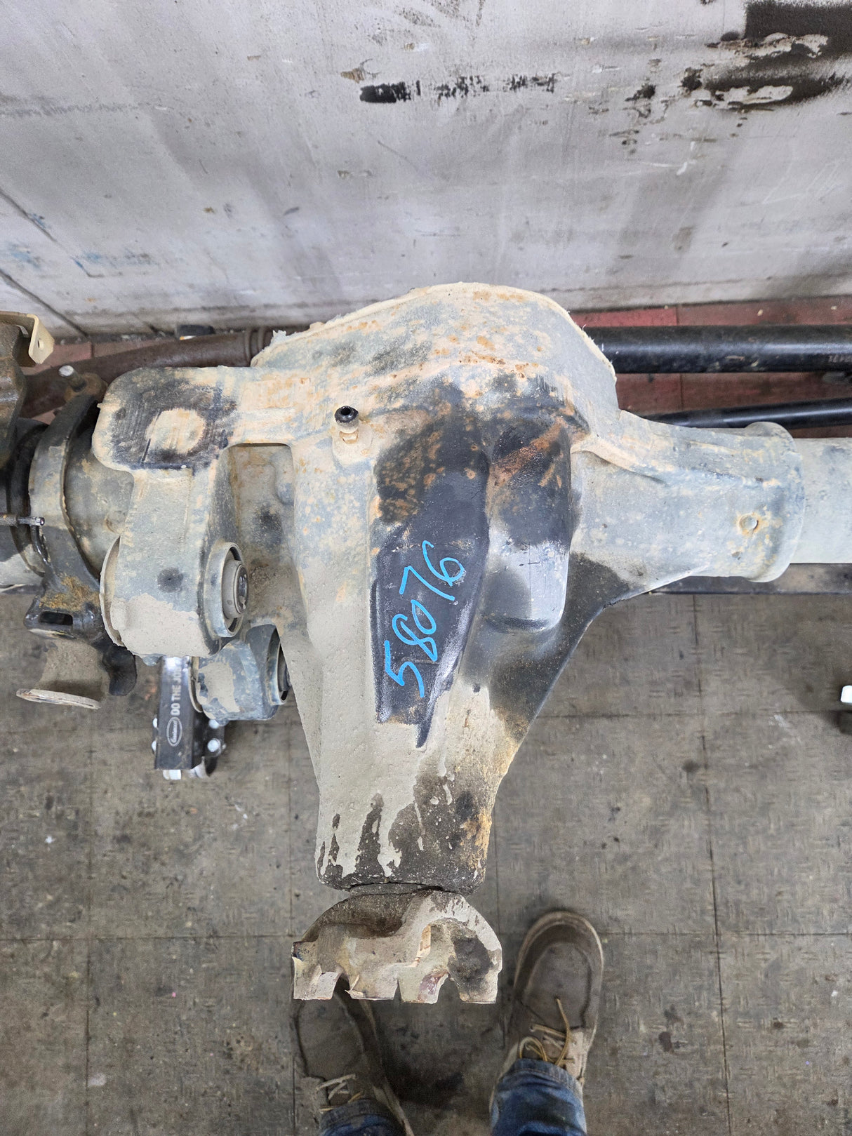 2013-2016 Ford Super Duty F250 F350 FRONT Axle 3.31 Gear Ratio