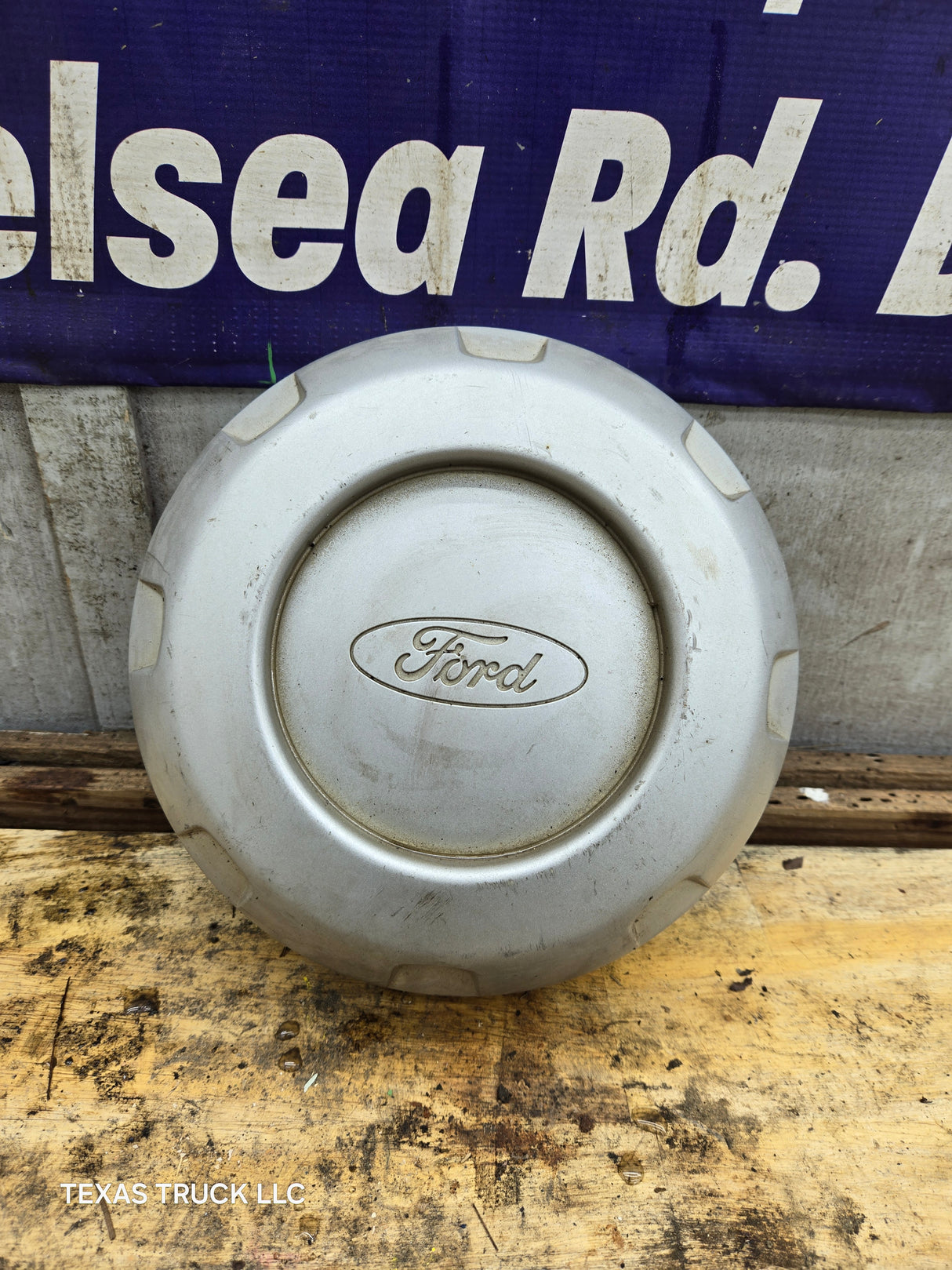 2008-2016 Ford Super Duty F250 F350 Hub Cap Center Cap SINGLE REAR WHEEL 8 LUG 5C34-1A096-CC
