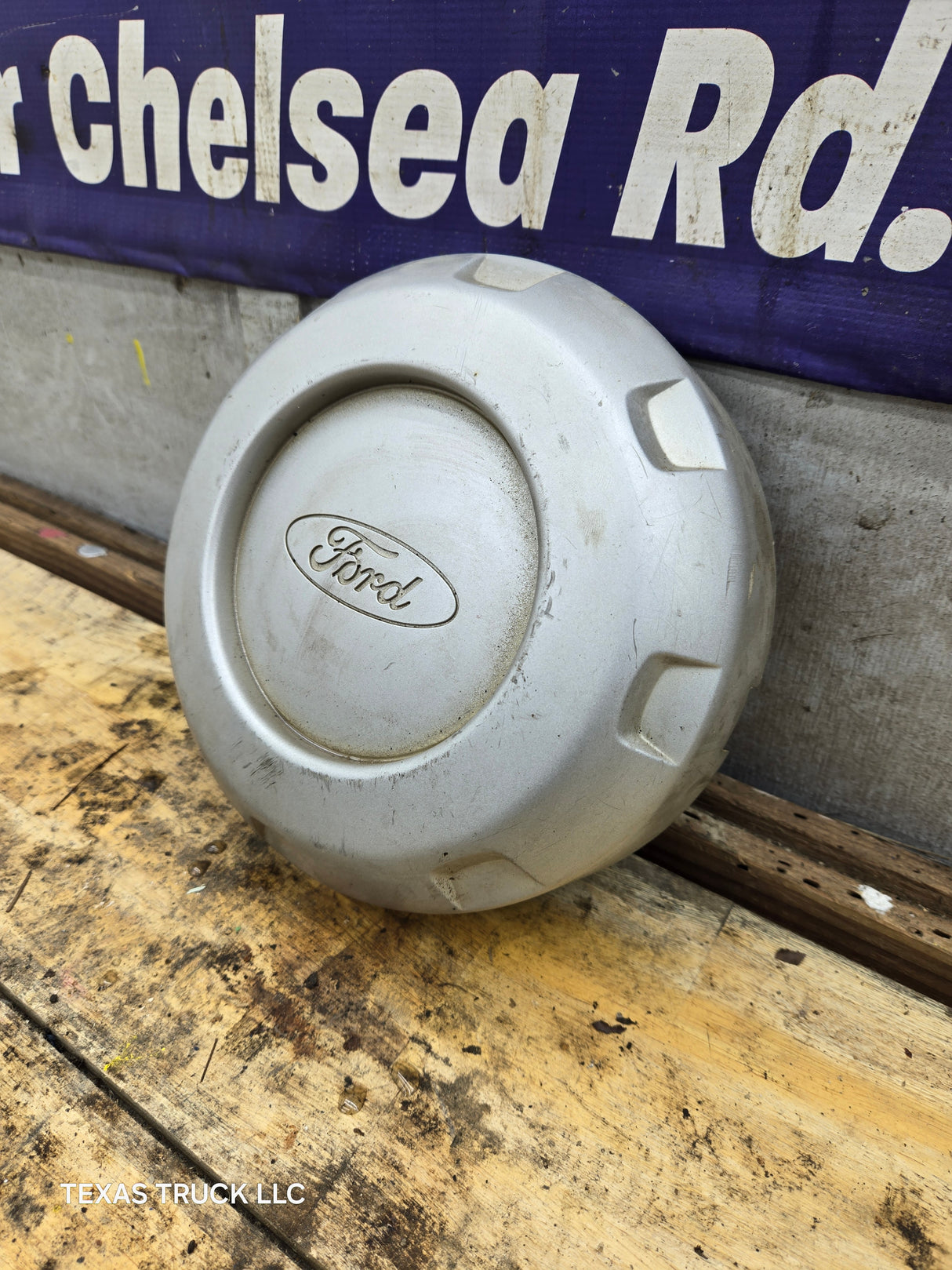2008-2016 Ford Super Duty F250 F350 Hub Cap Center Cap SINGLE REAR WHEEL 8 LUG 5C34-1A096-CC