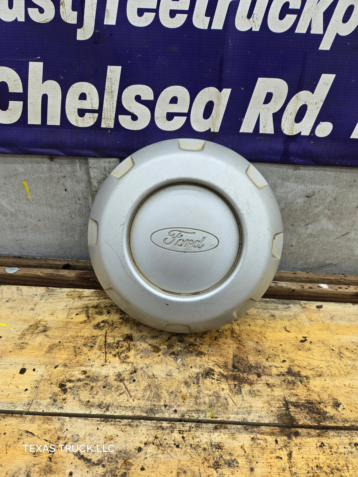 2008-2016 Ford Super Duty F250 F350 Hub Cap Center Cap SINGLE REAR WHEEL 8 LUG 5C34-1A096-CC