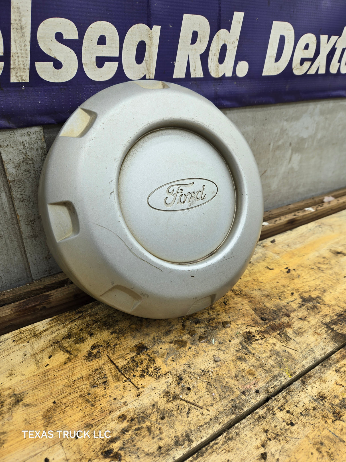 2008-2016 Ford Super Duty F250 F350 Hub Cap Center Cap SINGLE REAR WHEEL 8 LUG 5C34-1A096-CC