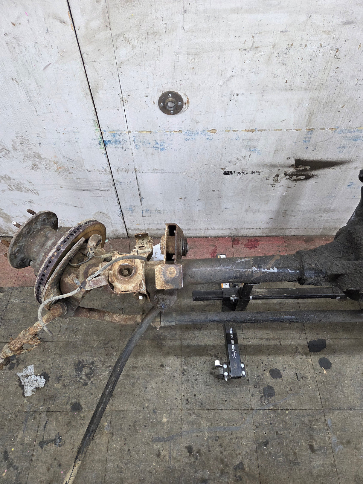 2013-2016 Ford Super Duty F350 Dually FRONT Axle 4.10 Gear Ratio 237k miles