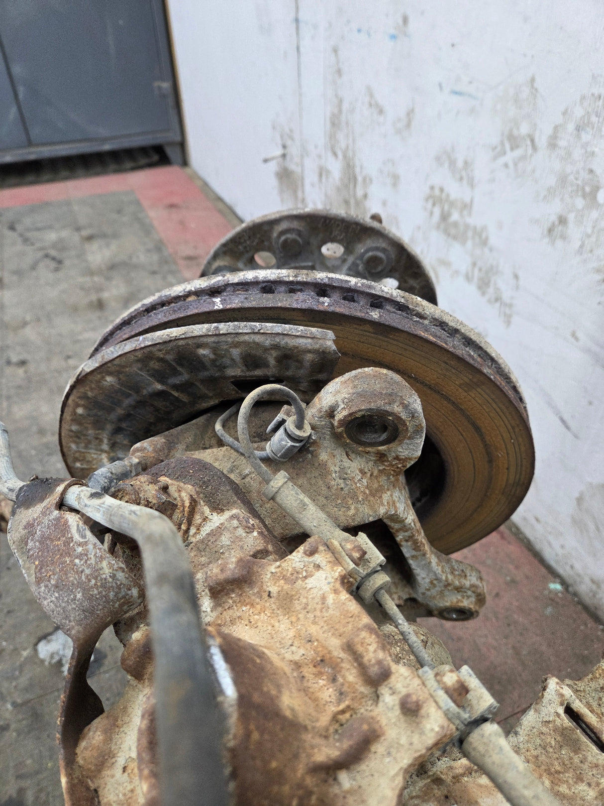 2013-2016 Ford Super Duty F350 Dually FRONT Axle 4.10 Gear Ratio 237k miles