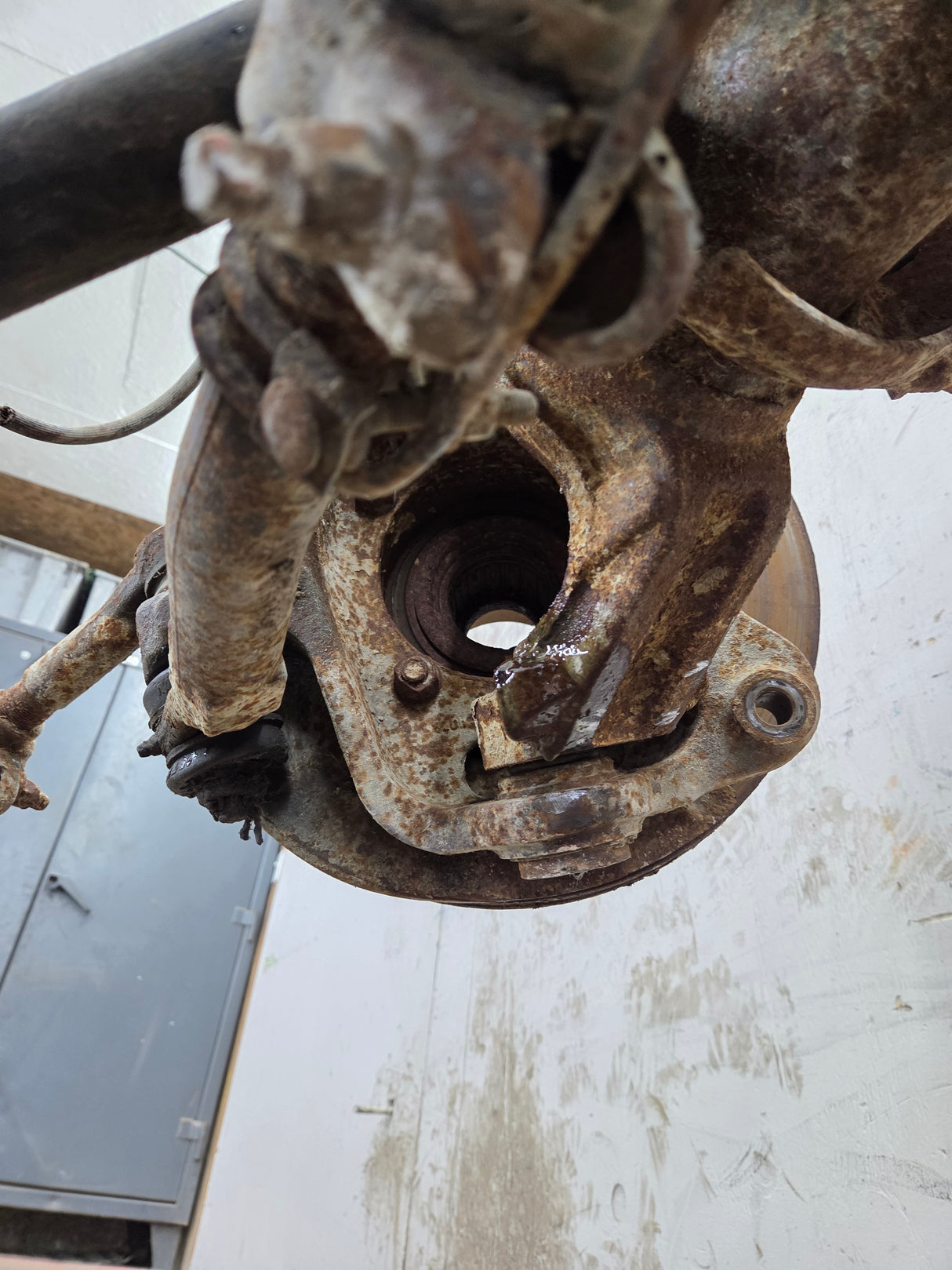 2013-2016 Ford Super Duty F350 Dually FRONT Axle 4.10 Gear Ratio 237k miles
