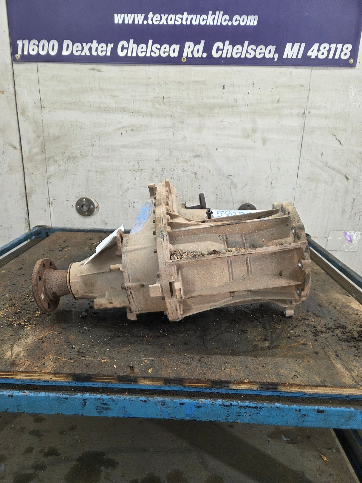 2011-2016 6.2L 6.7L Power Stroke Transfer Case Flange Yoke Manual Shift Ford F250 F350 F450 F550 Super Duty 134k Miles