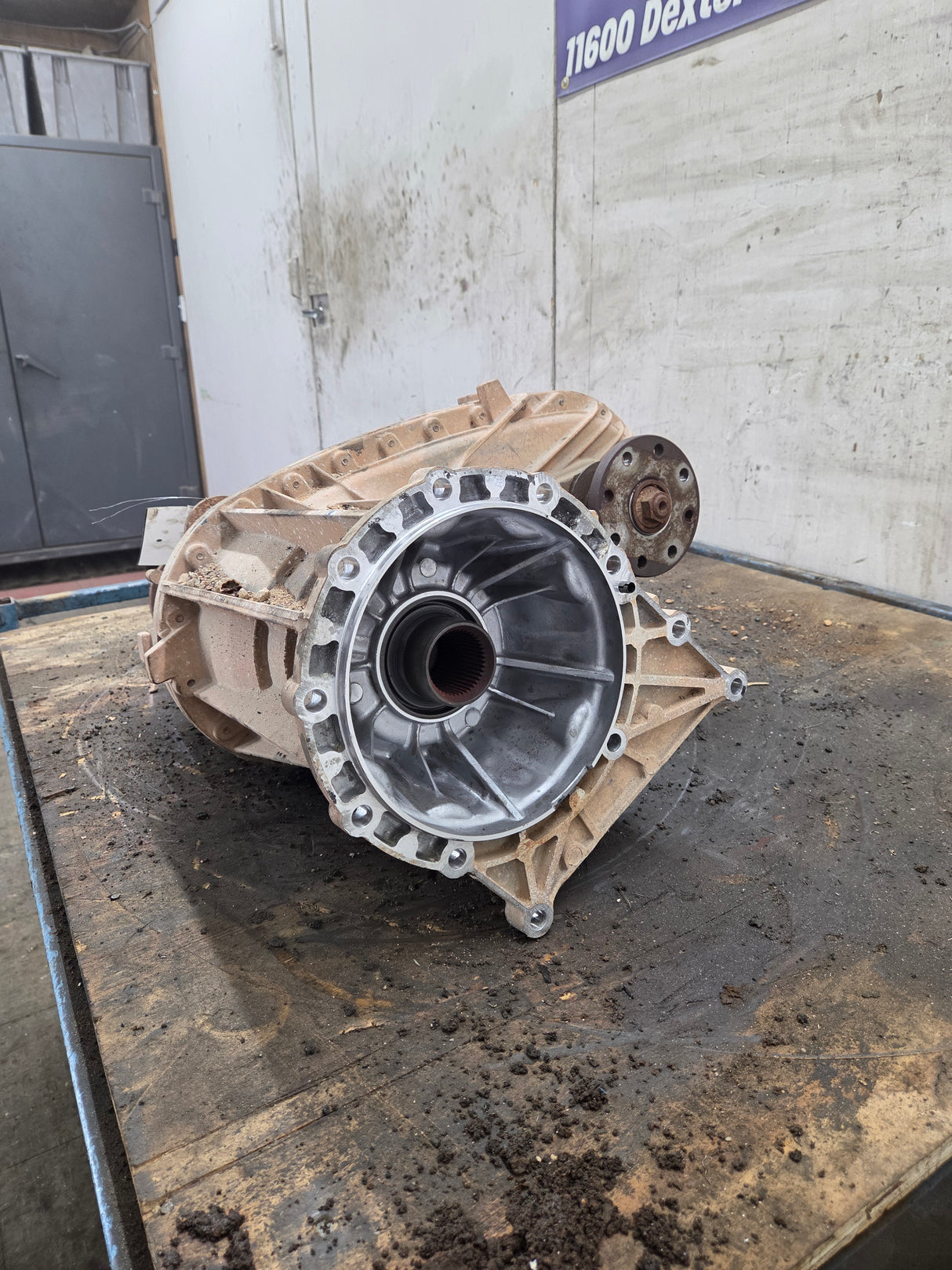 2011-2016 6.2L 6.7L Power Stroke Transfer Case Flange Yoke Manual Shift Ford F250 F350 F450 F550 Super Duty 134k Miles