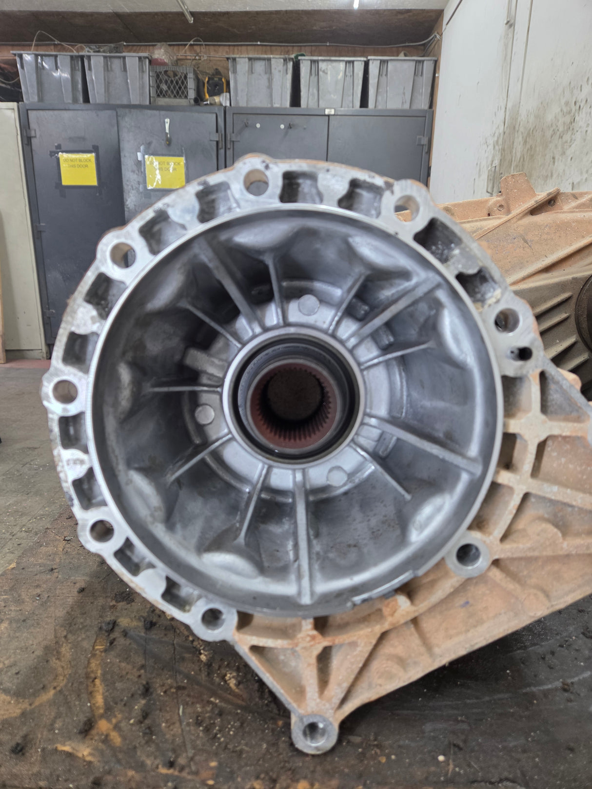 2011-2016 6.2L 6.7L Power Stroke Transfer Case Flange Yoke Manual Shift Ford F250 F350 F450 F550 Super Duty 134k Miles