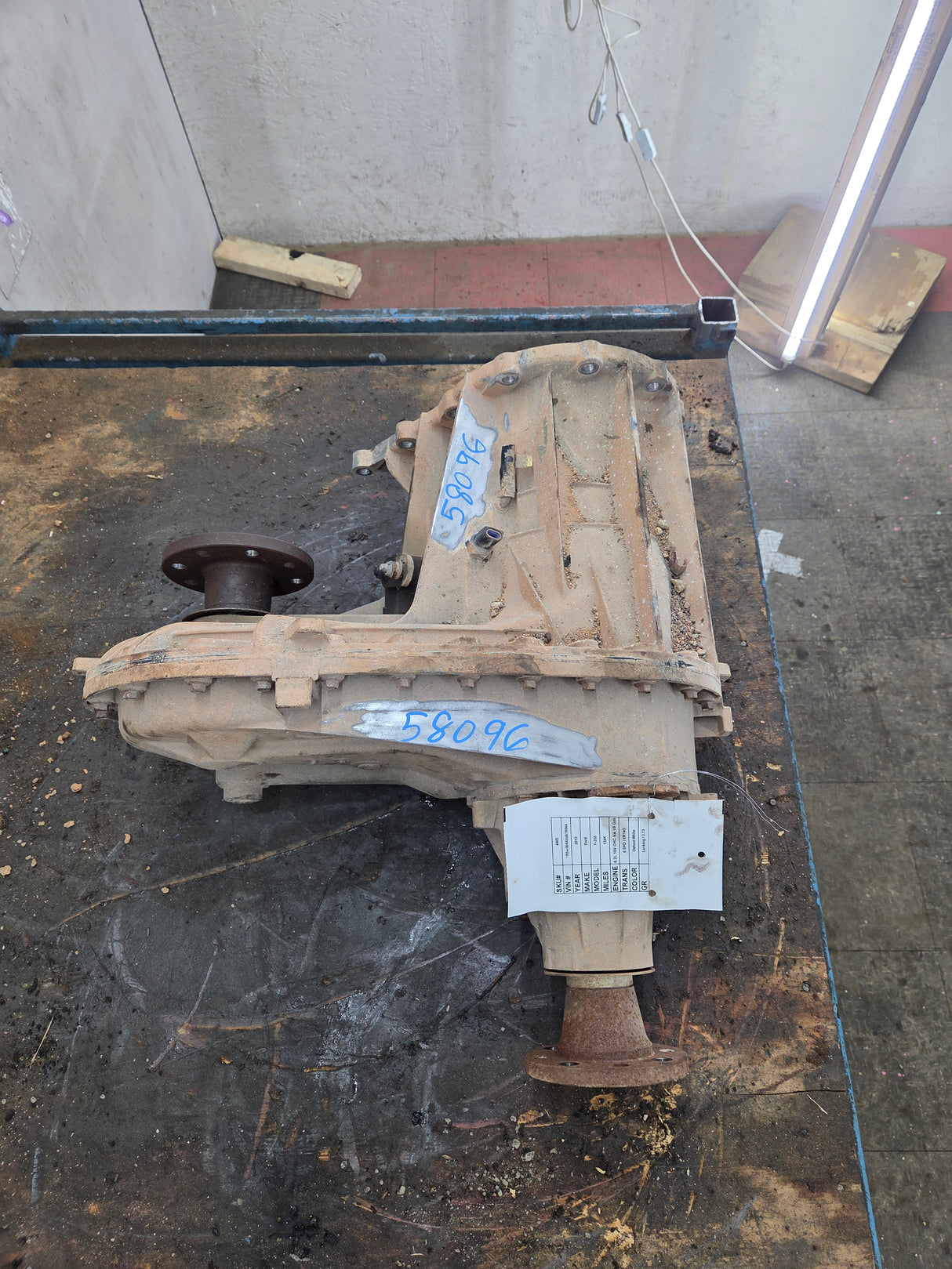 2011-2016 6.2L 6.7L Power Stroke Transfer Case Flange Yoke Manual Shift Ford F250 F350 F450 F550 Super Duty 134k Miles