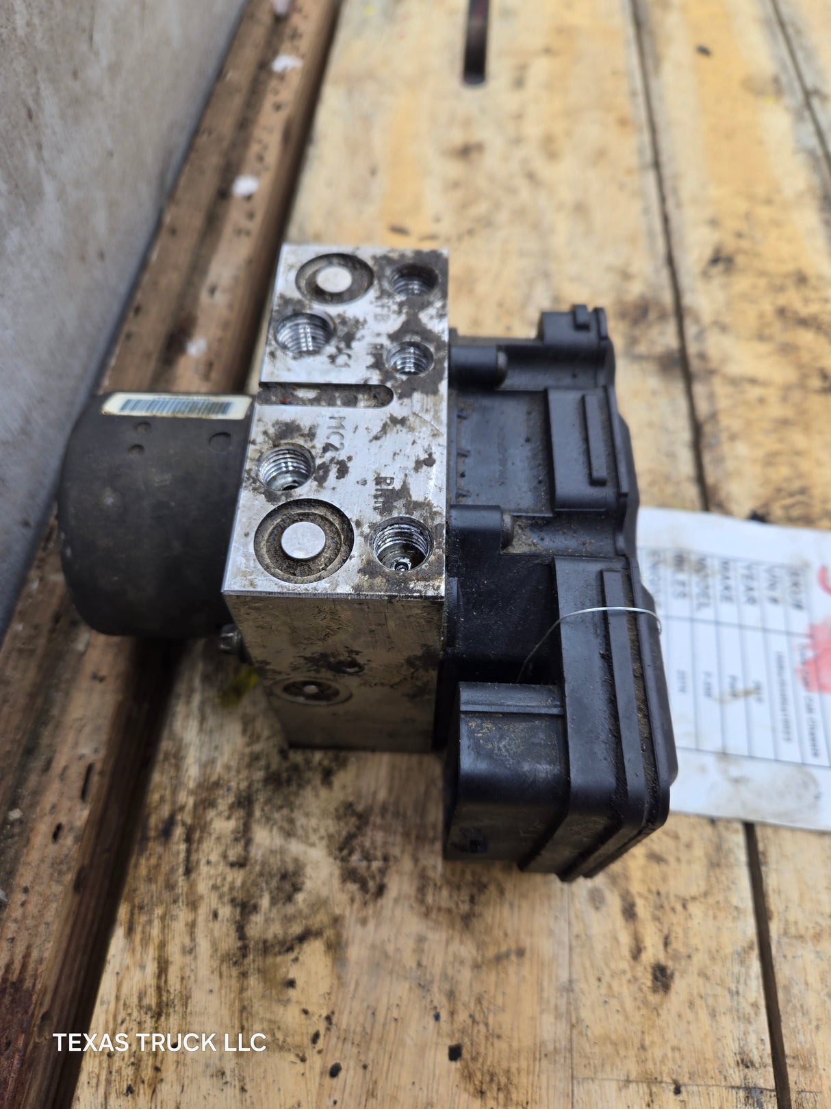 2015 Ford Super Duty F350 F450 F550 DC34-2C346-AD ABS Pump Module Control Assembly