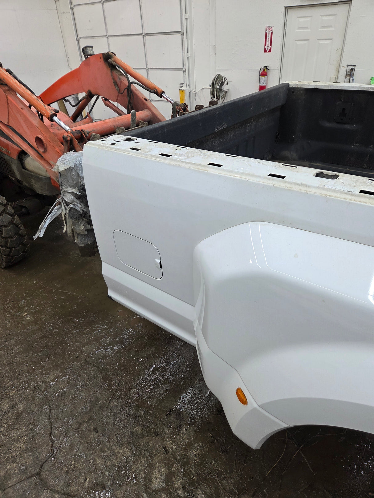 2017-2022 Ford Super Duty F350 F450 F550 8' Dually Bed - Oxford white
