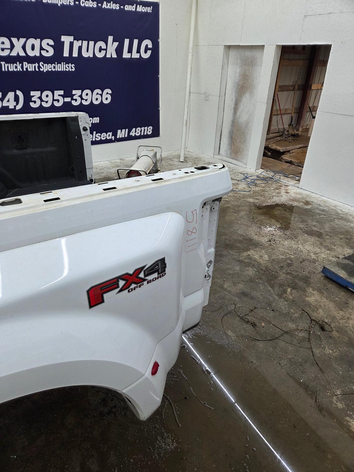 2017-2022 Ford Super Duty F350 F450 F550 8' Dually Bed - Oxford white