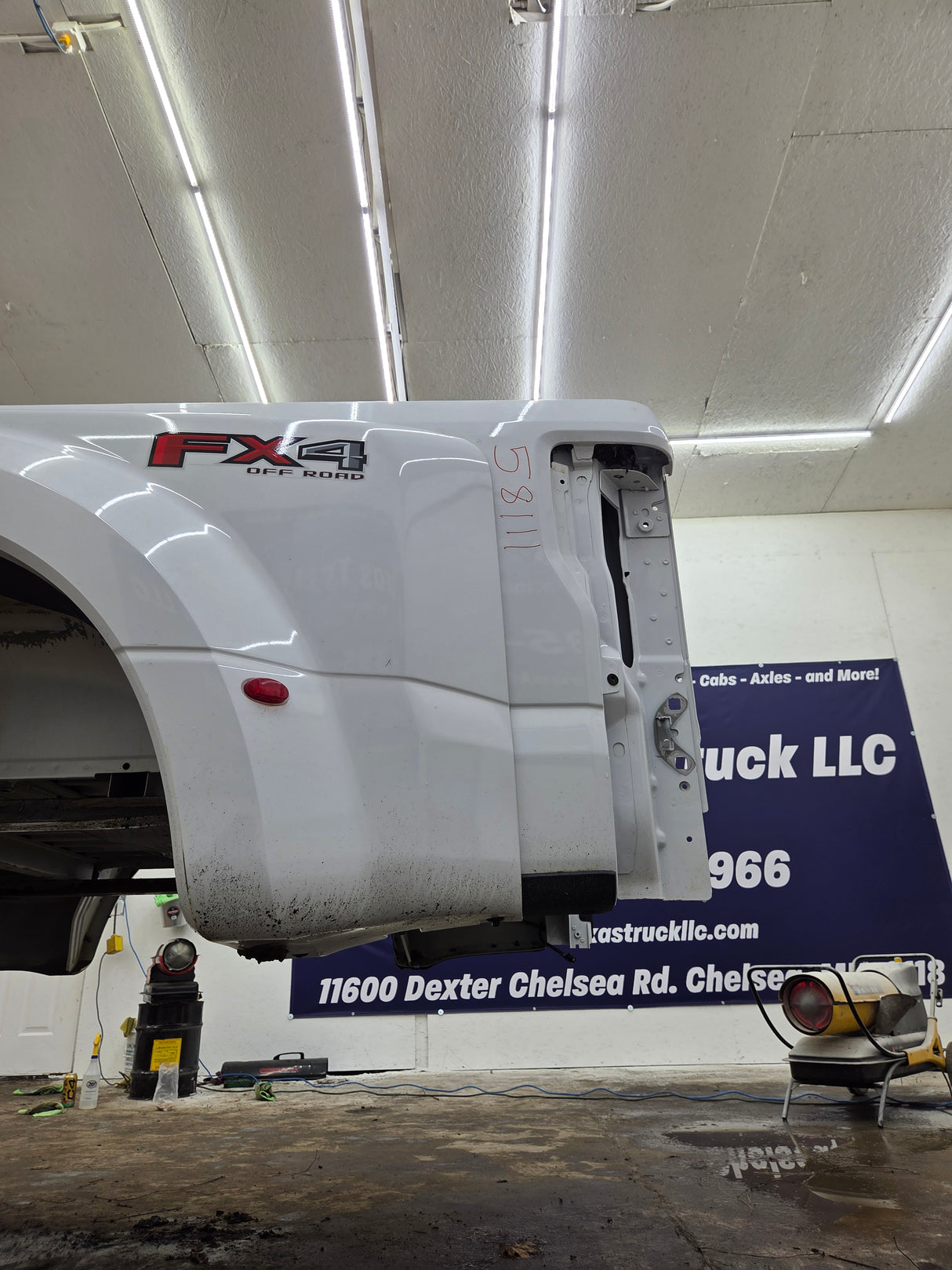 2017-2022 Ford Super Duty F350 F450 F550 8' Dually Bed - Oxford white