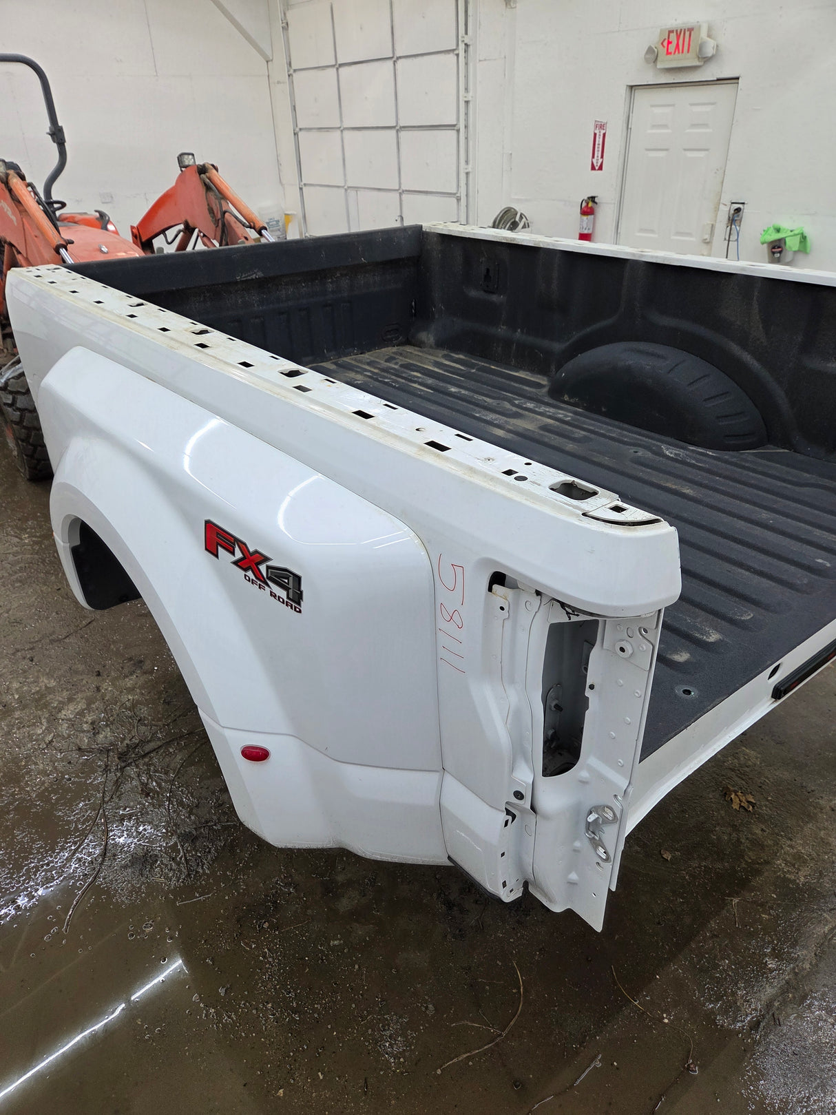2017-2022 Ford Super Duty F350 F450 F550 8' Dually Bed - Oxford white