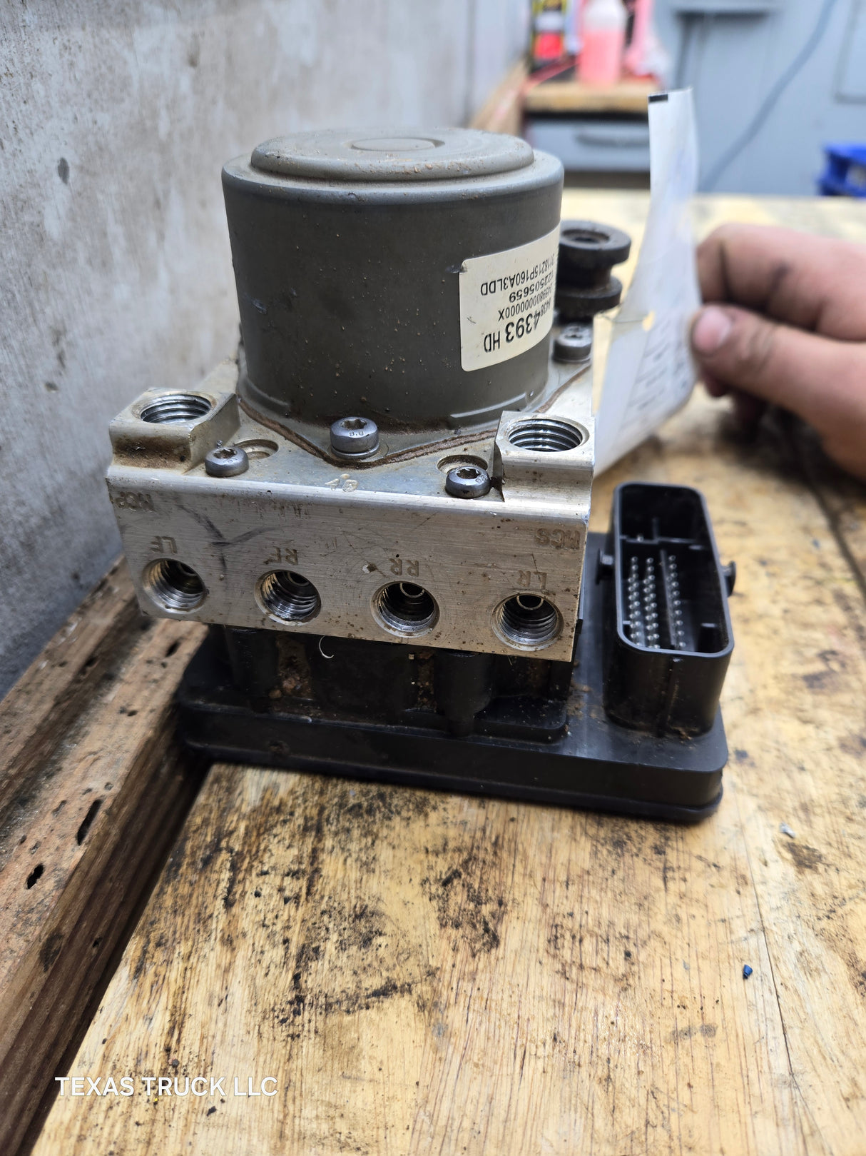 2018-2019 Chevrolet Silverado GMC 1500 ABS Pump Module - 84384393