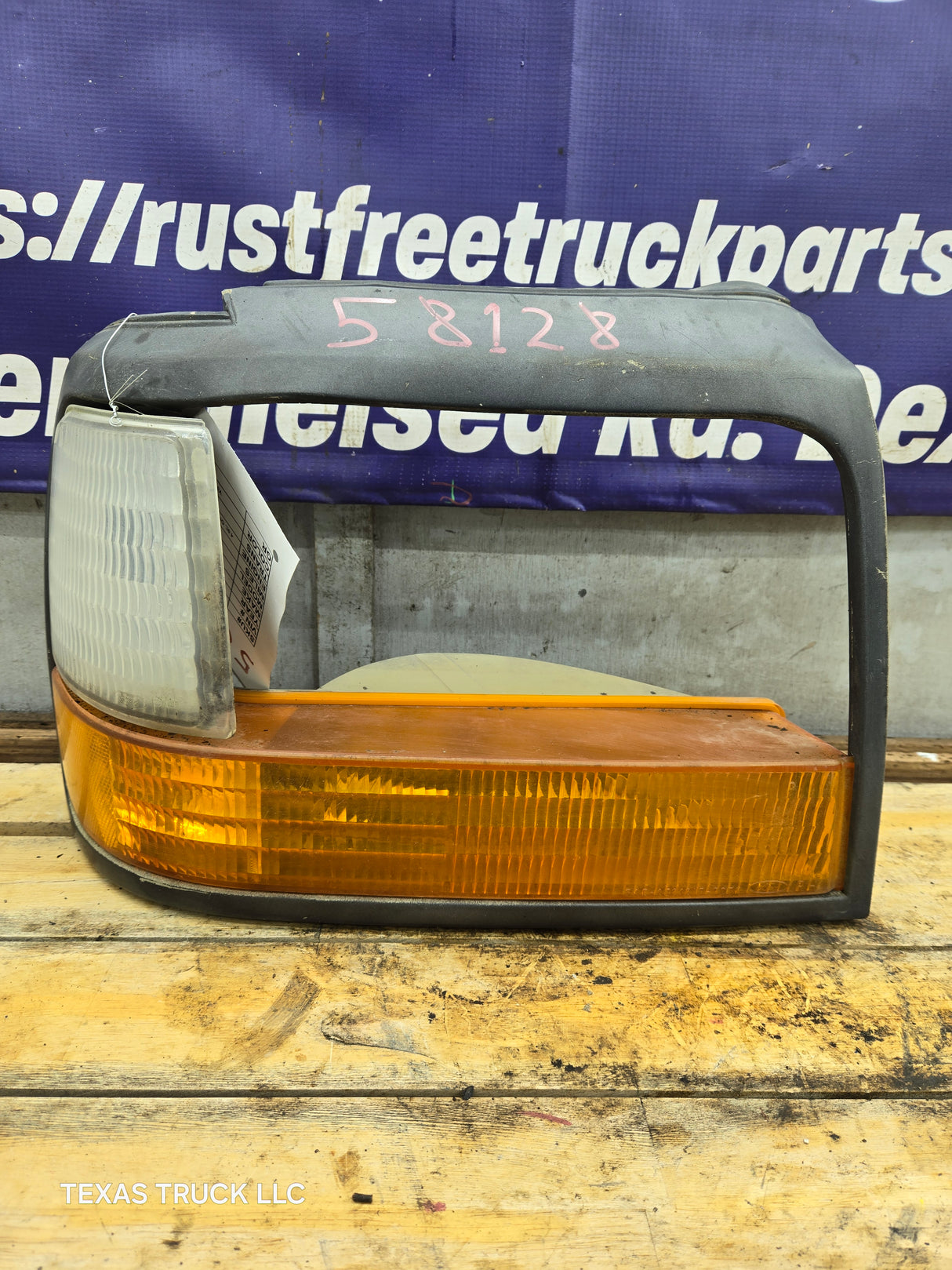 1992-1997 Ford F150 F250 F350 F450 F550 RH Passenger Side Headlight Bezel Corner Marker / Turn signal