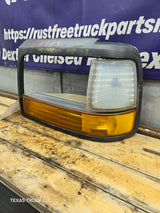 1992-1997 Ford F150 F250 F350 F450 F550 LH Driver Side Headlight Bezel Corner Marker / Turn signal
