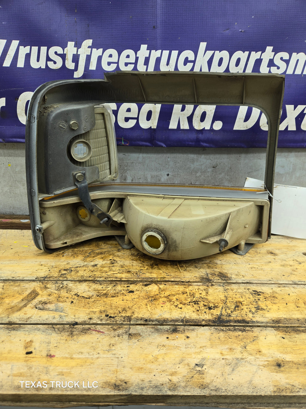 1992-1997 Ford F150 F250 F350 F450 F550 LH Driver Side Headlight Bezel Corner Marker / Turn signal