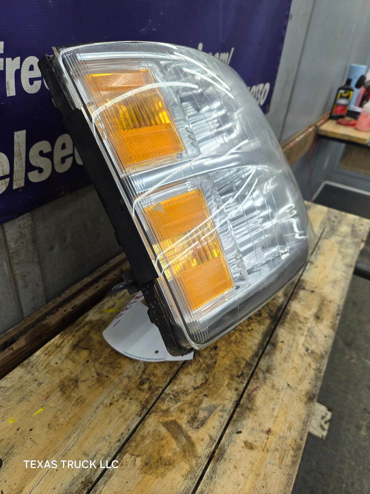 2007-2013 Chevrolet Silverado 1500 2500 3500 RH Passenger Side Halogen Headlight 25833679